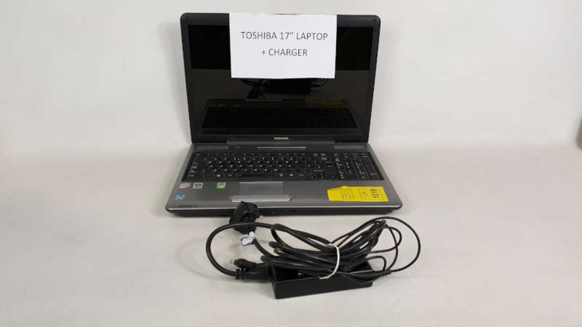 TOSHIBA LAPTOP WITH CHARGER