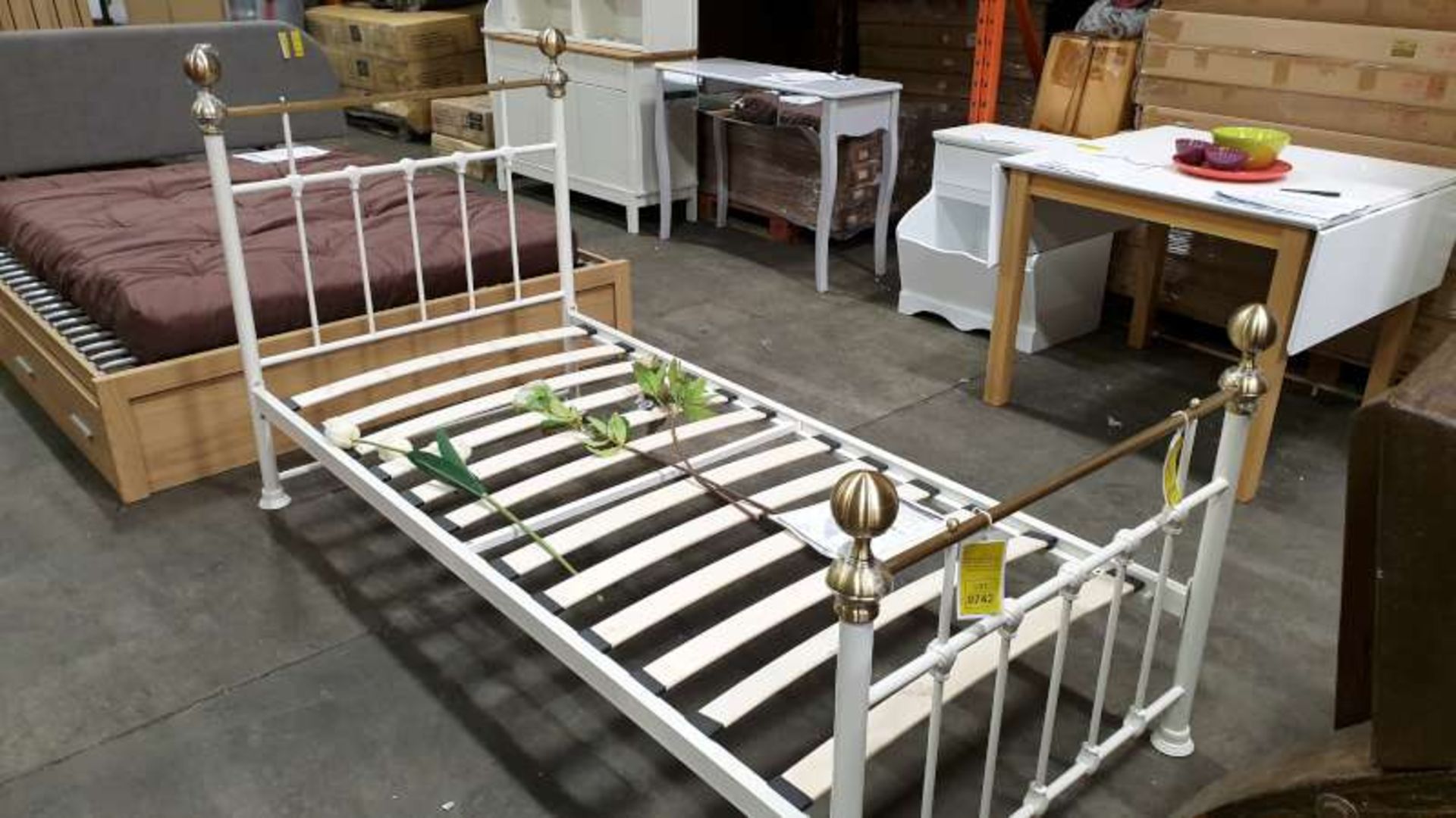 BRAND NEW BOXED AYLESBURY SINGLE METAL BED