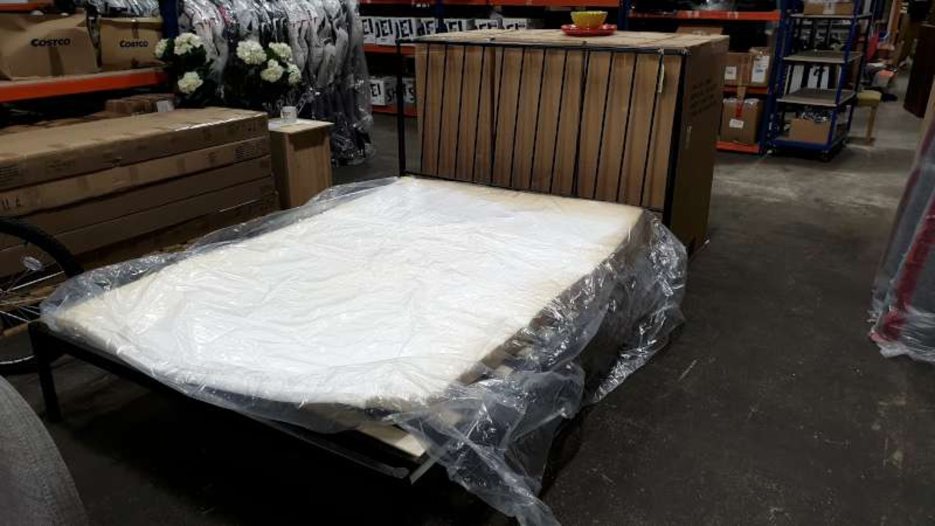 BRAND NEW BOXED KINGSIZE METAL FRAMED BED