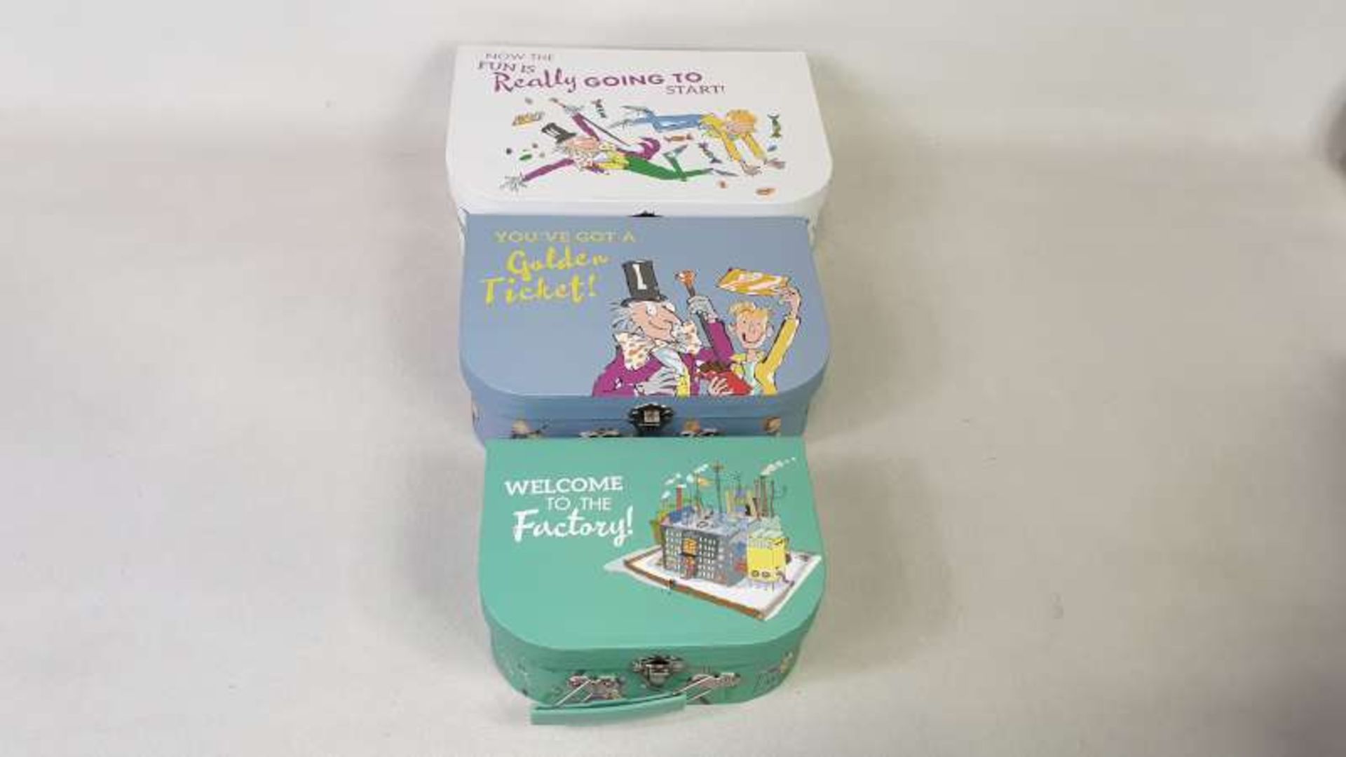 48 X CHARLIE AND THE CHOCOLATE FACTORY SET OF 3 RIGID CASES IN 8 BOXES