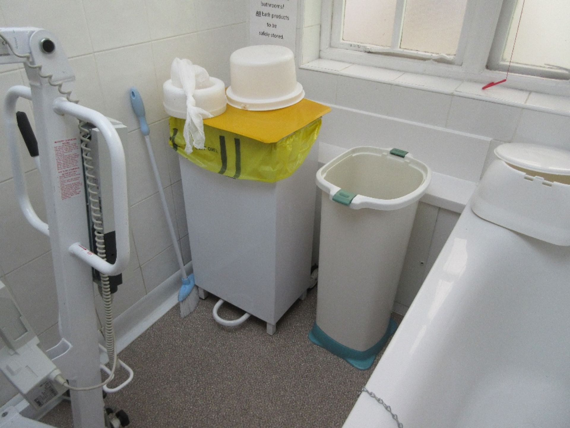 Contents of downstairs toilets to include: Oxford mini 140 hoist and remaining sundry items - Image 2 of 6