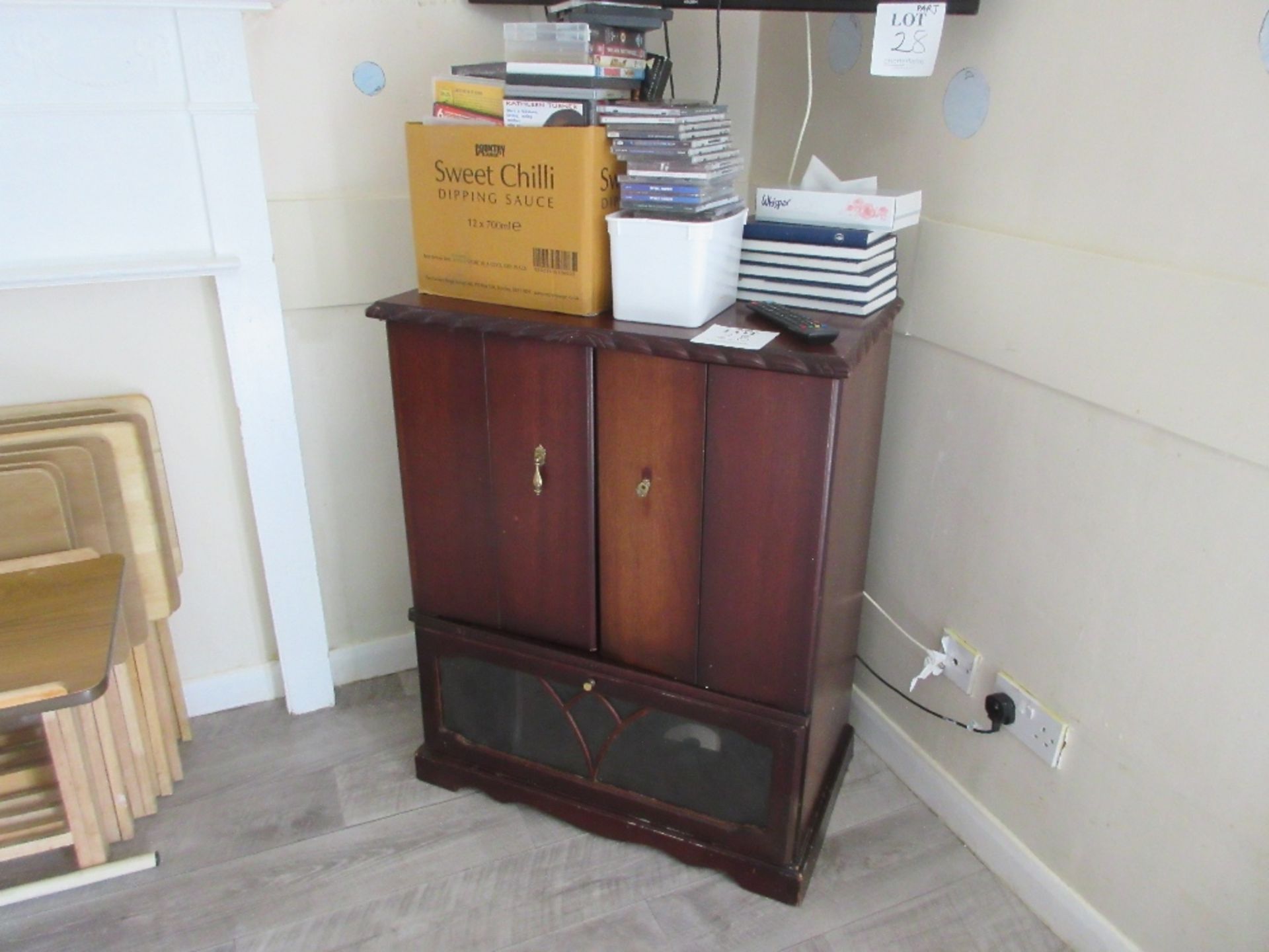 Contents of room 27 to include: 4 chest of drawers, commode and remaining items and 8 folding - Image 4 of 5