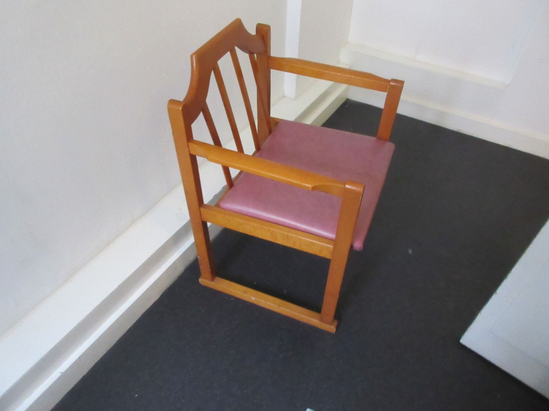 Contents of Treatment Room to include: small LEC fridge, stool, small plastic filing drawers, 2 - Image 6 of 6