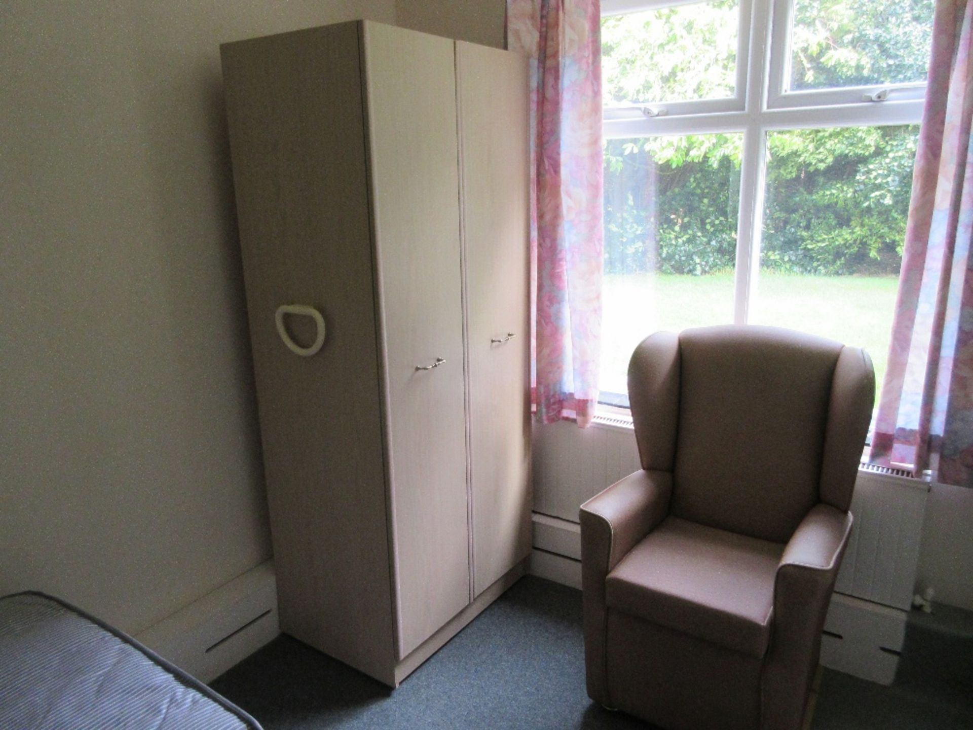 Contents of Room 28 to include: bed base and mattress, commode, wardrobe, bedside table, 4 chest - Image 2 of 5