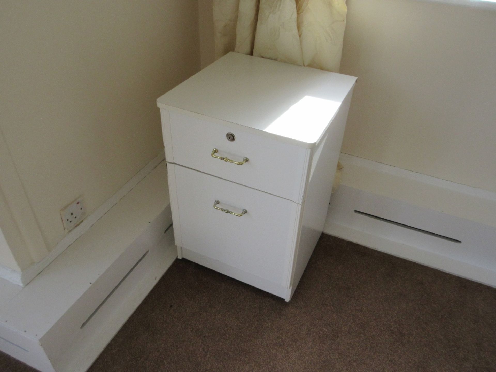 Contents of Room 19 to include: 2 bed base and mattress, 2 commodes, bedside table with 1 drawer, - Image 7 of 10