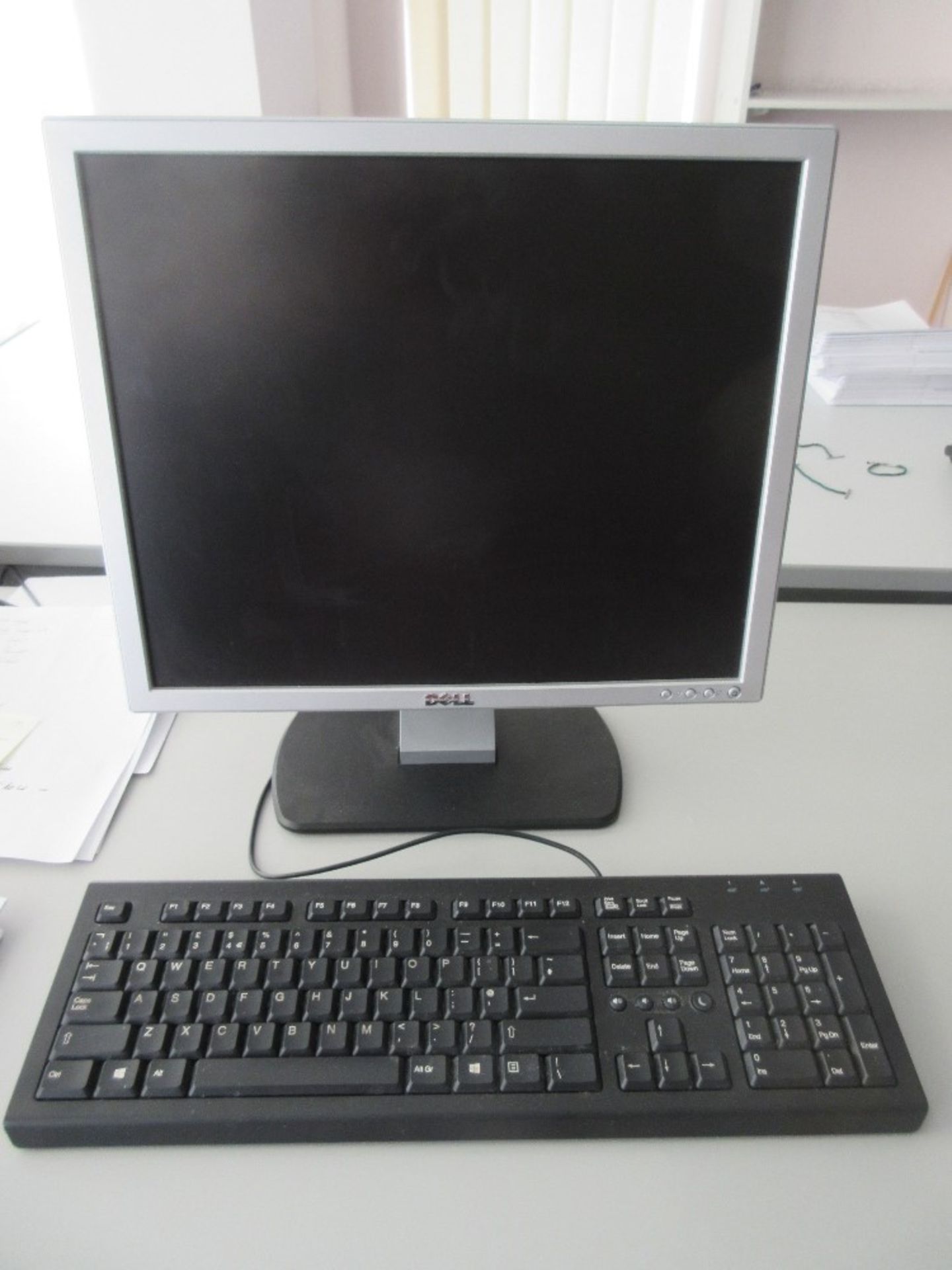 Hewlett Packard desktop computer with 2 flat screen monitors, keyboard and mouse incorporating i5-65 - Image 2 of 2