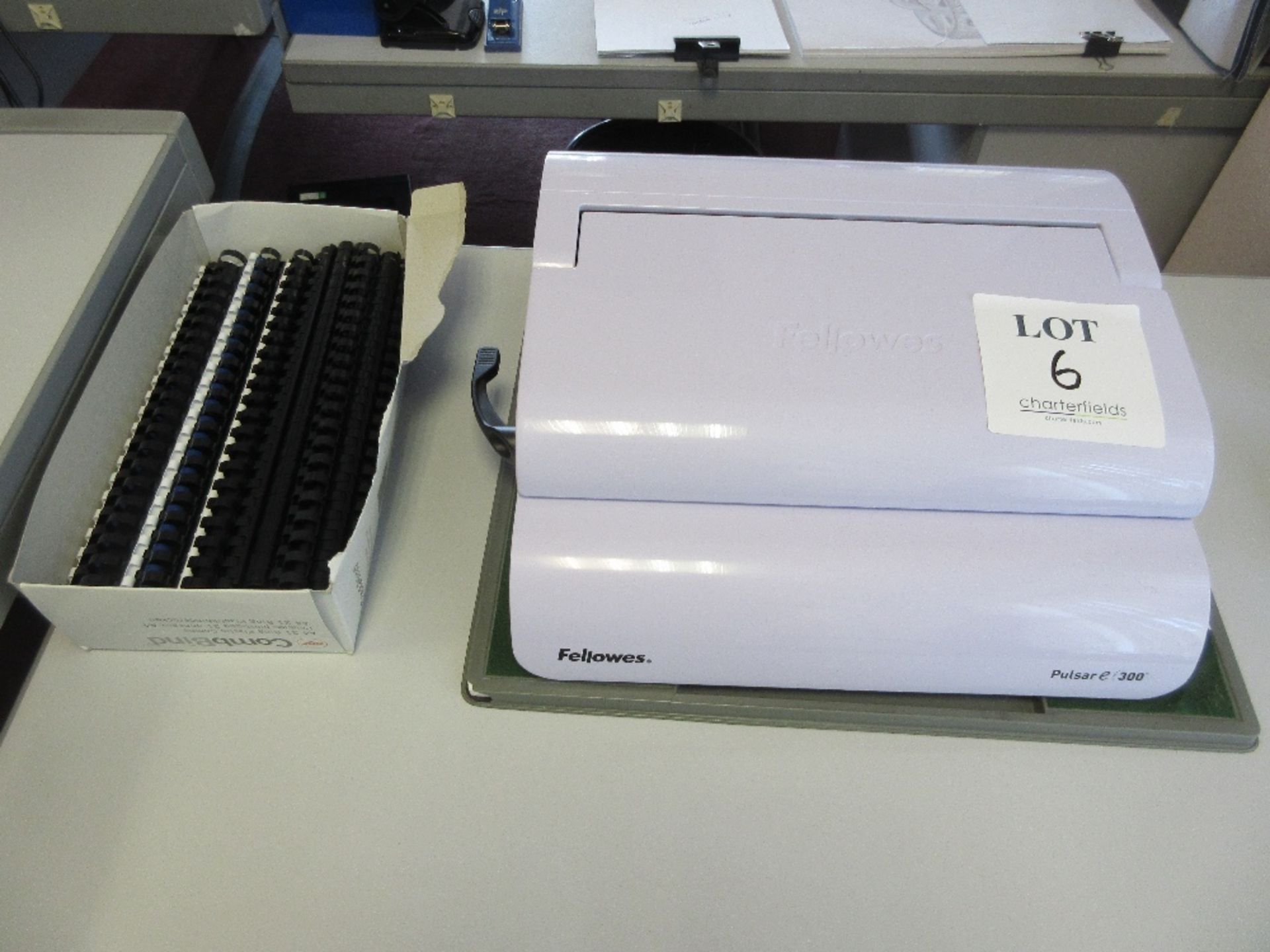 Fellowes Pulsar e300 comb binder