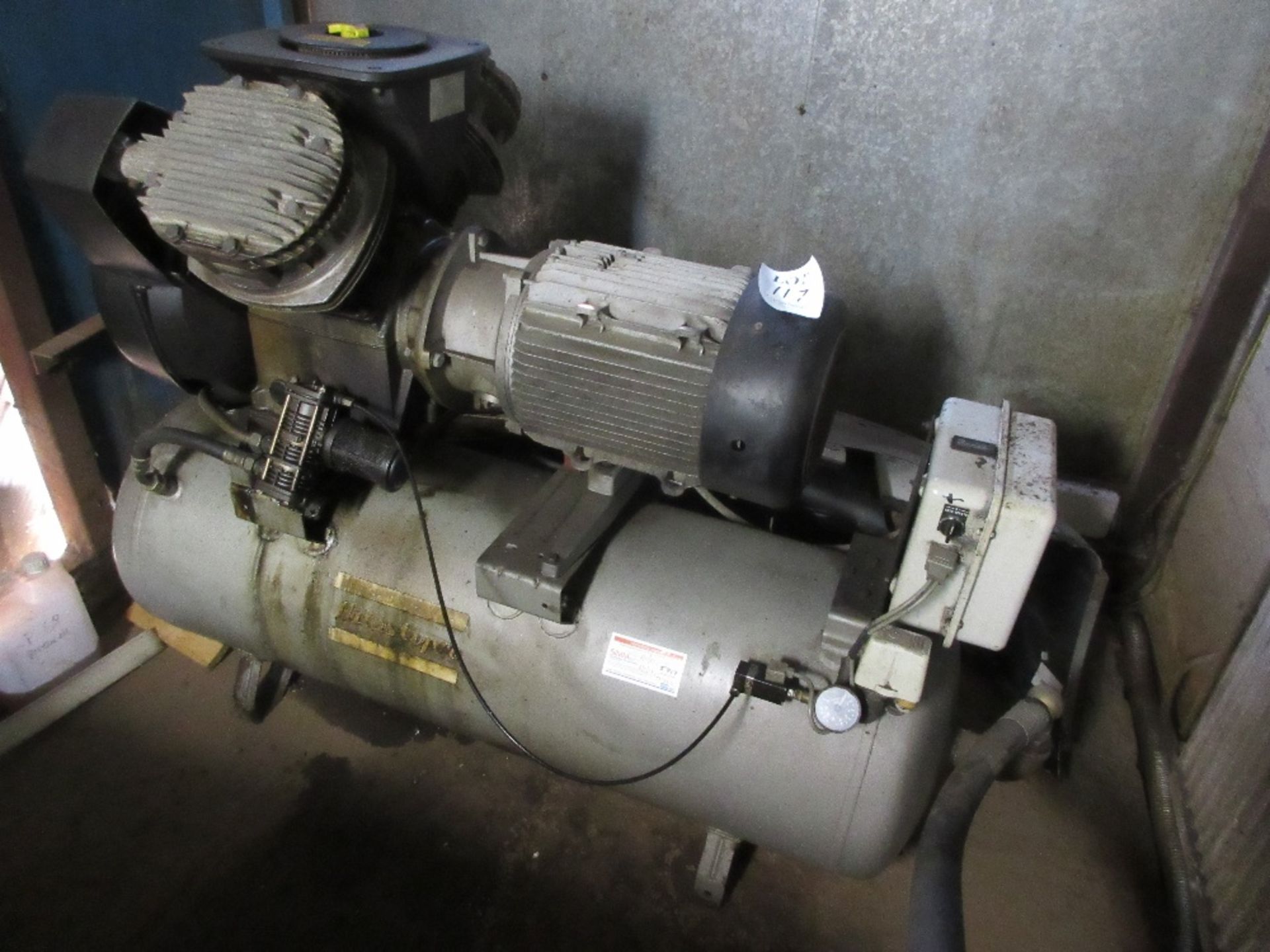 Atlas Copco receiver mounted compressor complete with secondary horizontal receiver tank (METHOD