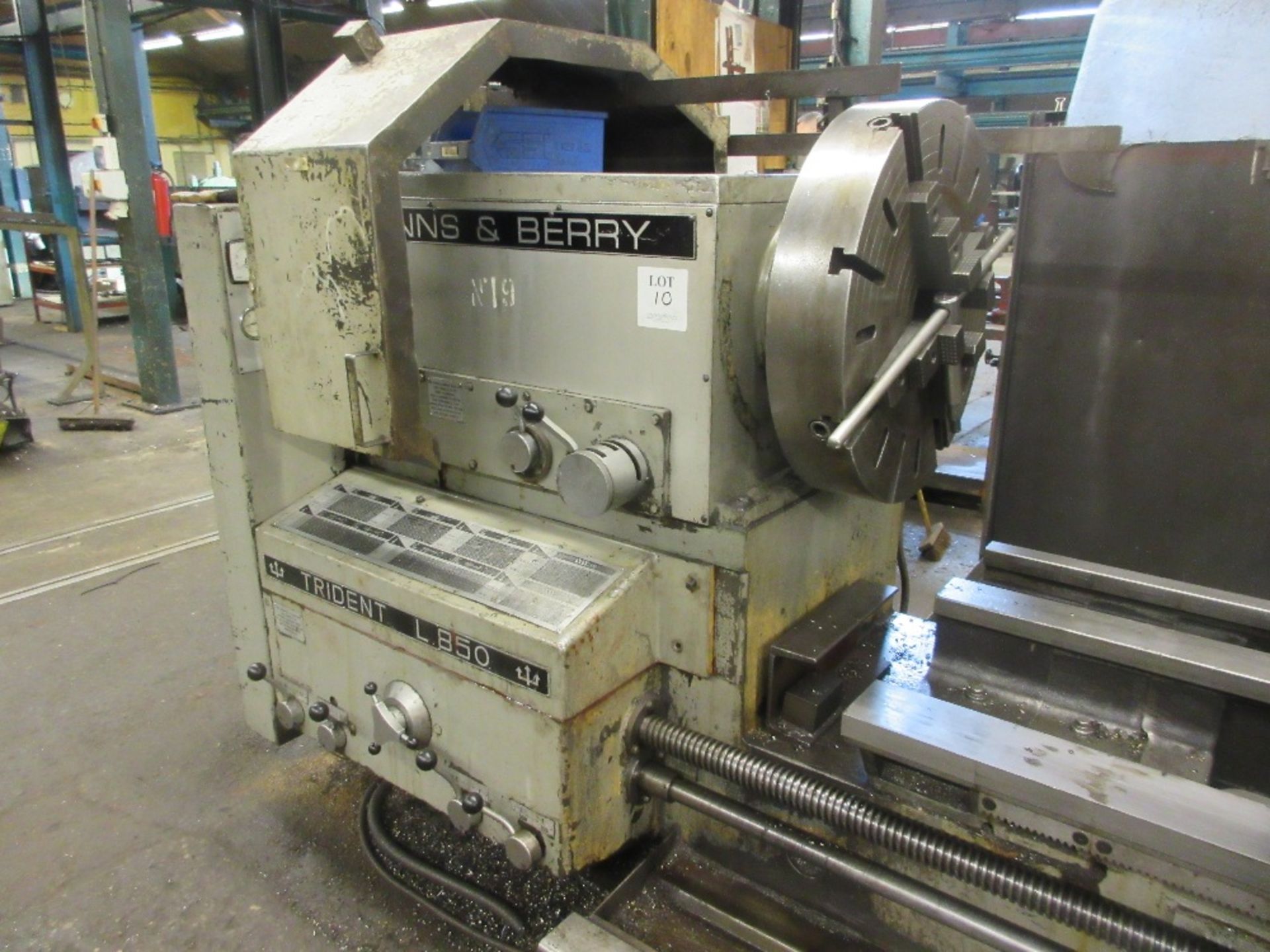 Binns & Berry Trident L850 centre lathe 40" swing x 20ft between centre. Serial No. 61602. YOM - Image 2 of 4