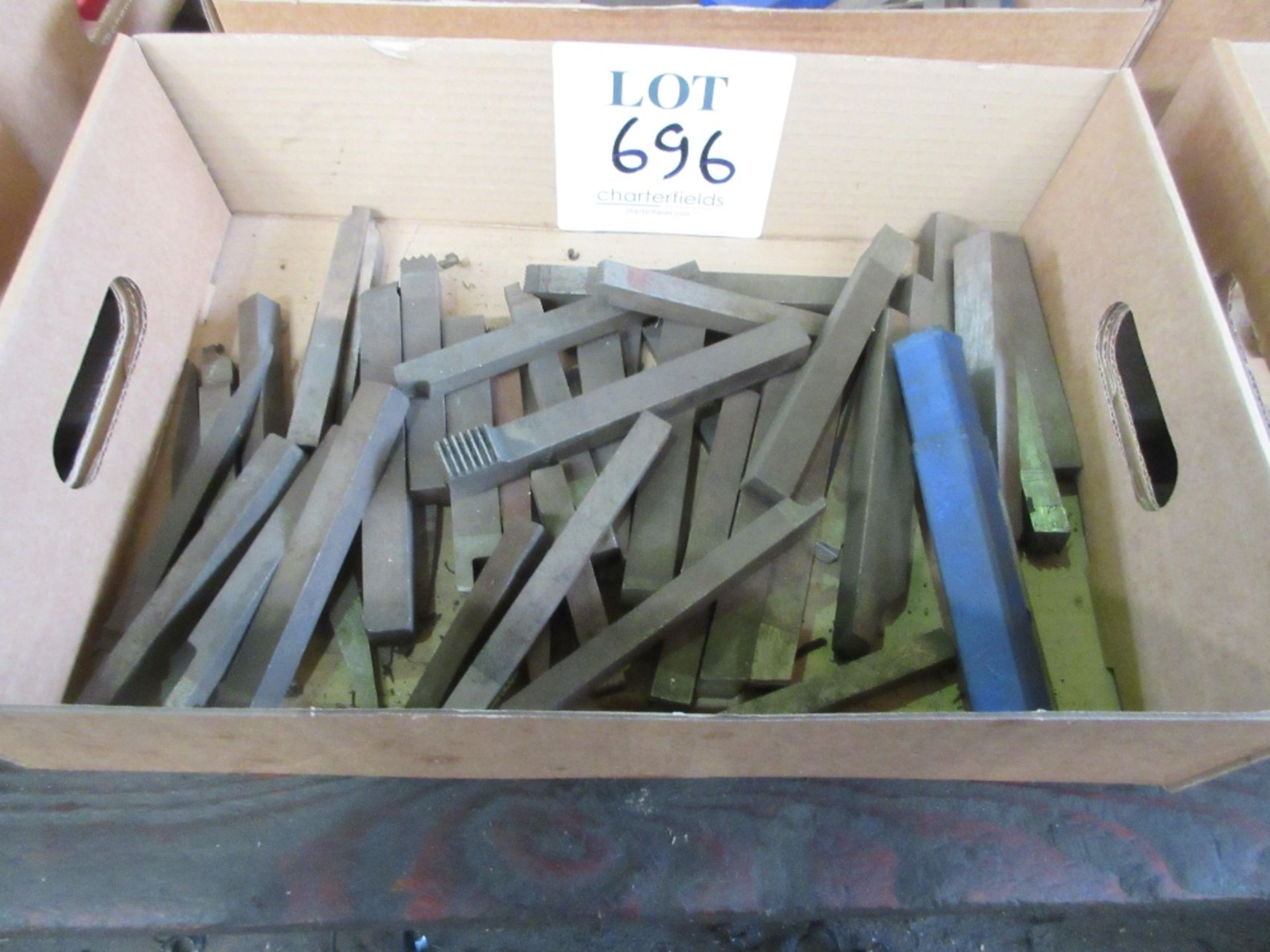 Box of various external thread chasers