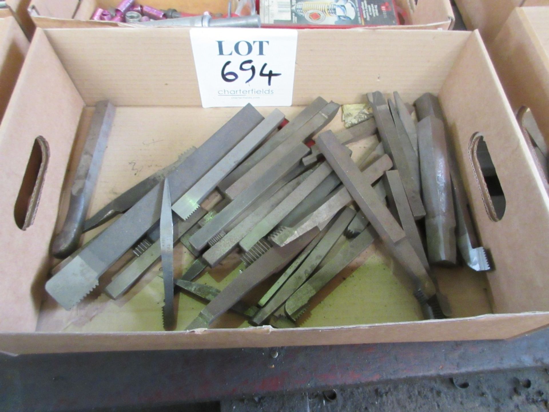 Box of various internal thread chasers