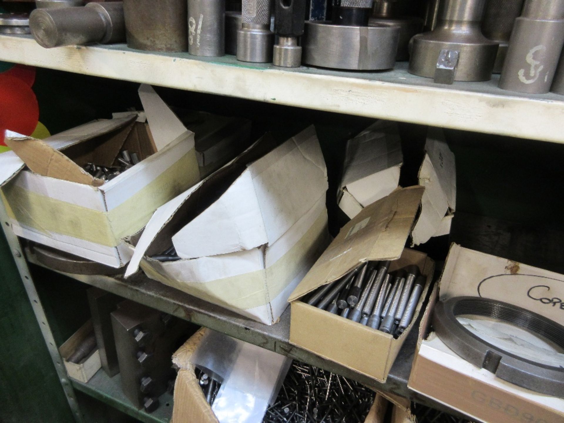 Steel shelf unit containing various gauges, boxes of nails, screws and KM locknuts - Image 3 of 6