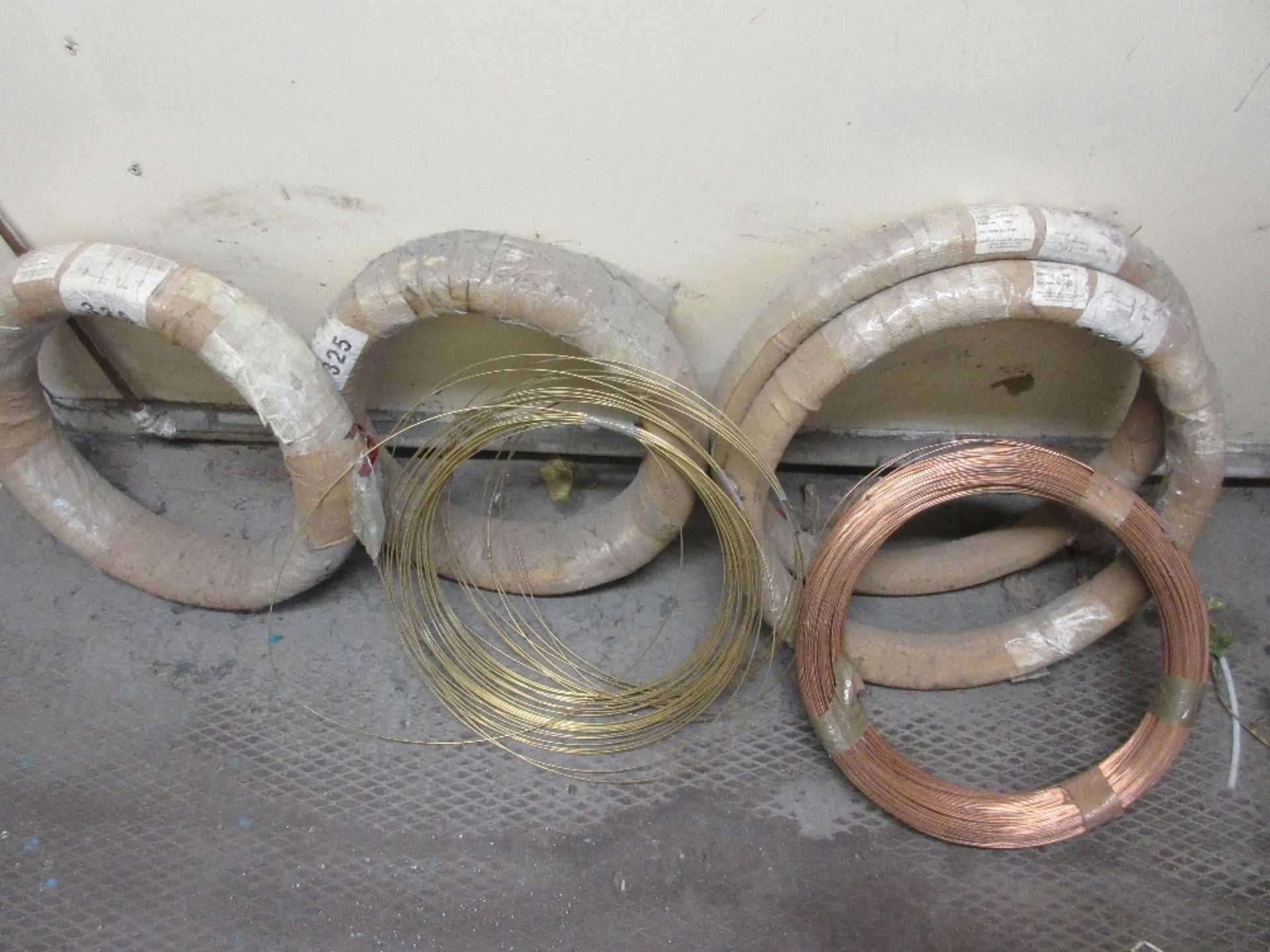 Quantity of wire for wire sprayer, 4 coils of copper spray wire and 4 coils 13% chrome steel spray - Image 2 of 2