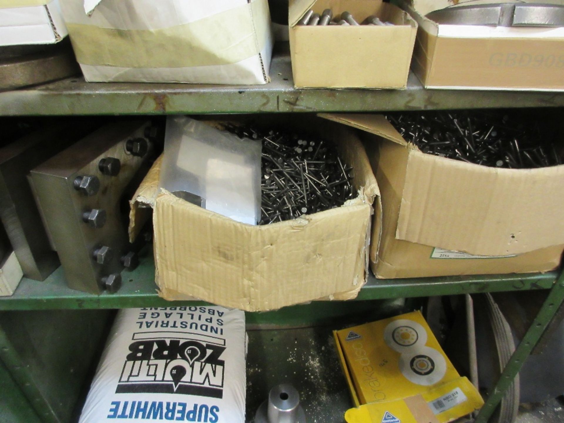 Steel shelf unit containing various gauges, boxes of nails, screws and KM locknuts - Image 4 of 6