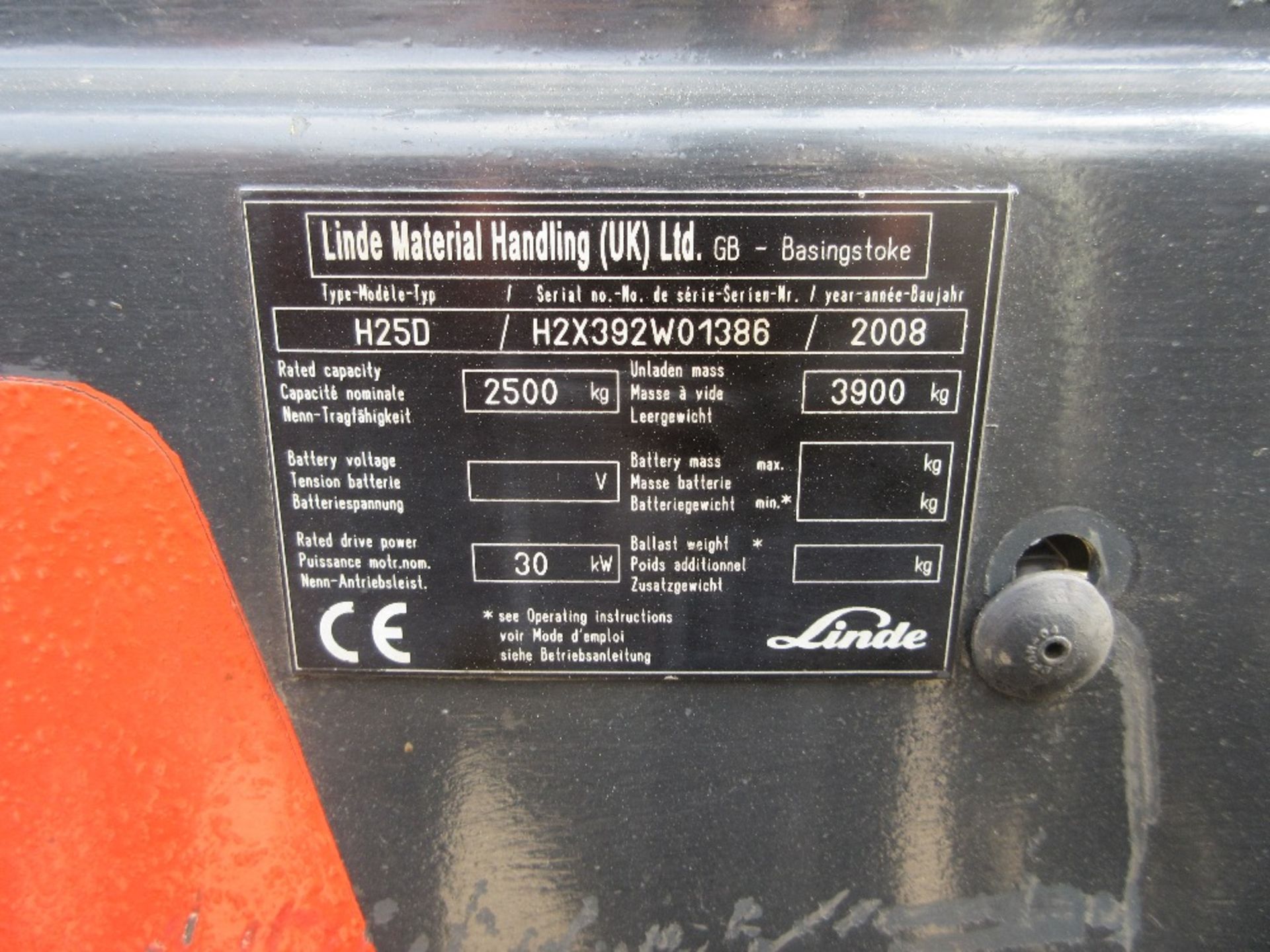 Linde H250 diesel forklift truck. Serial No. H2x392VV01386 with side shelf. Year 2008 2.5 tonne - Image 2 of 6