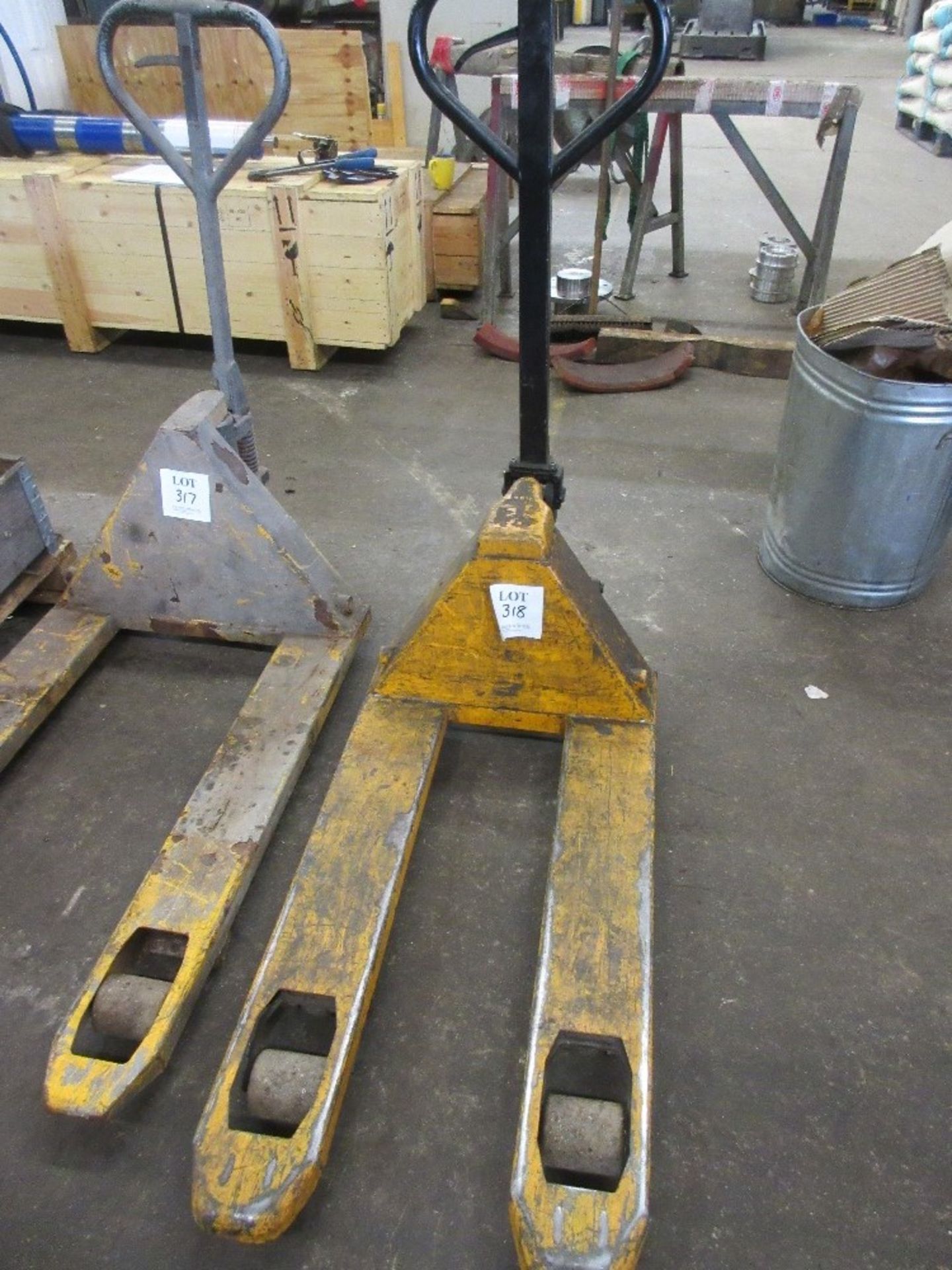 Pallet truck