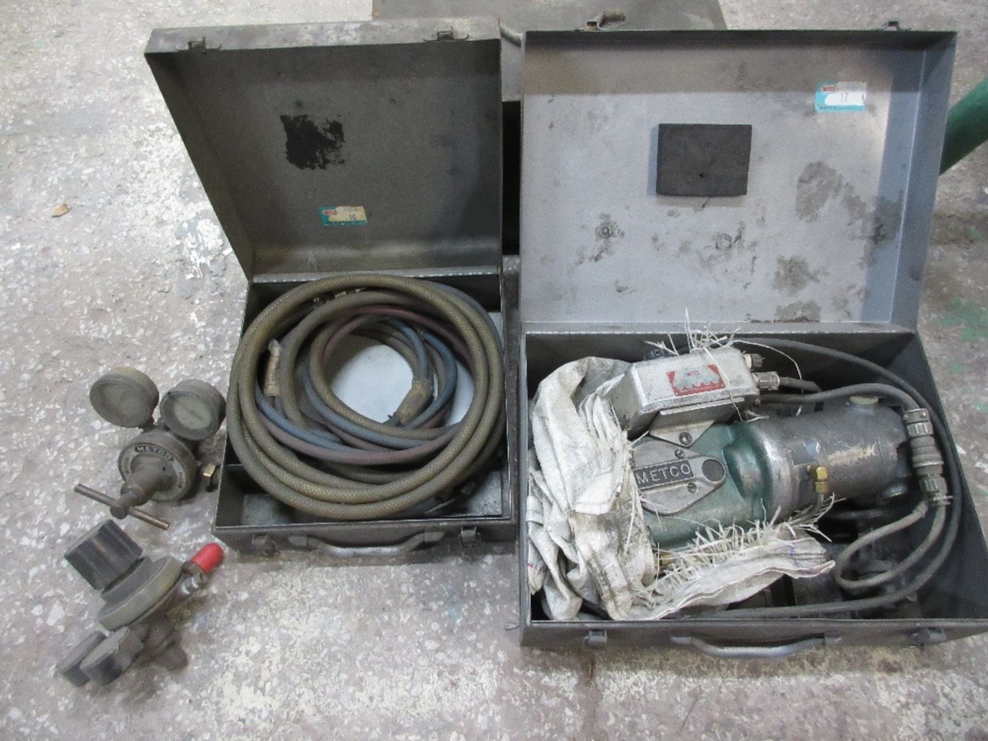 Metco 5K wire spray gun with hoses, gauges, transformer and spares