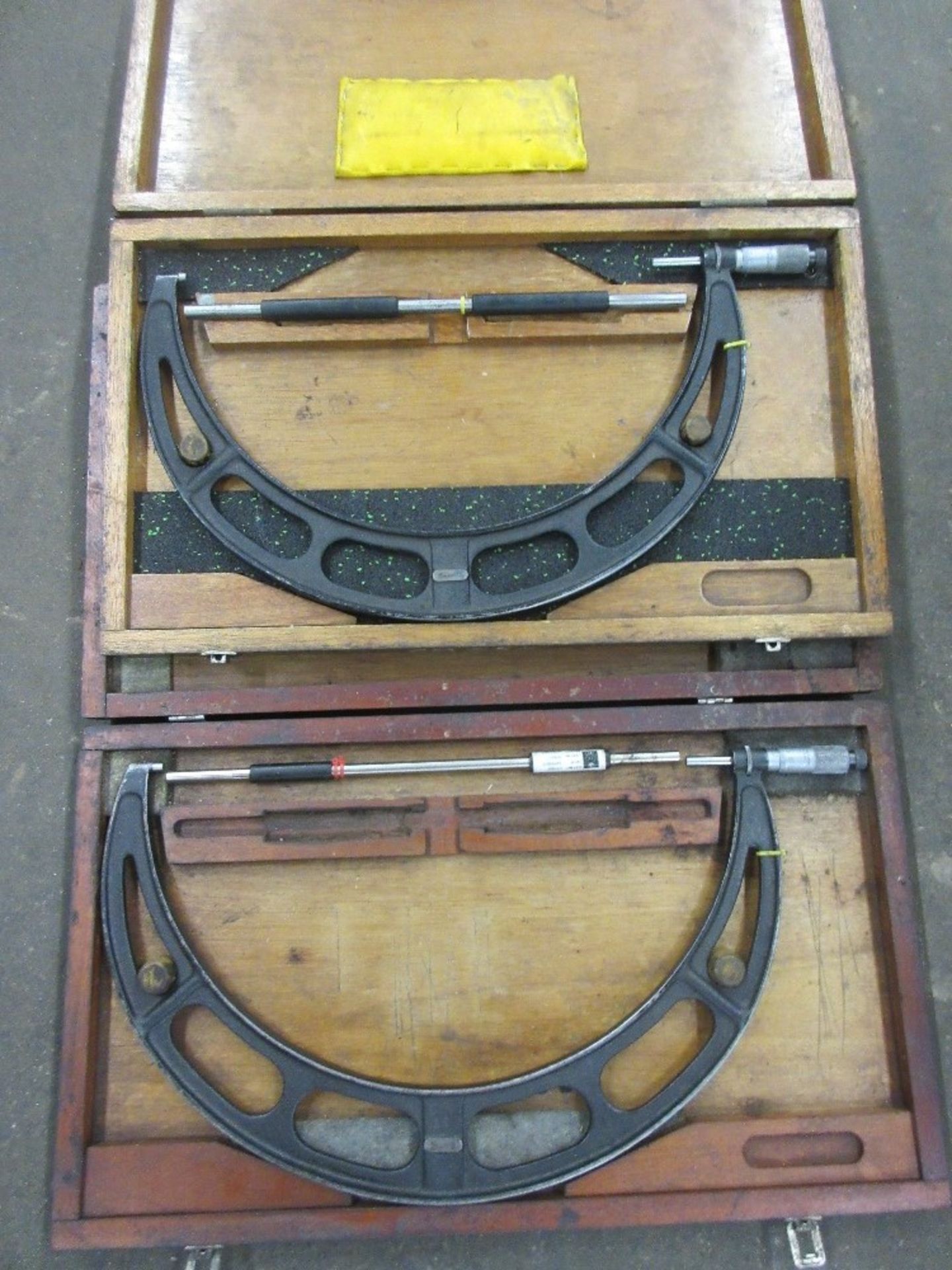Set of 4 micrometers 250,mm - 275mm, 325mm - 350mm, 350mm - 375mm, 375mm - 400mm - Image 2 of 3