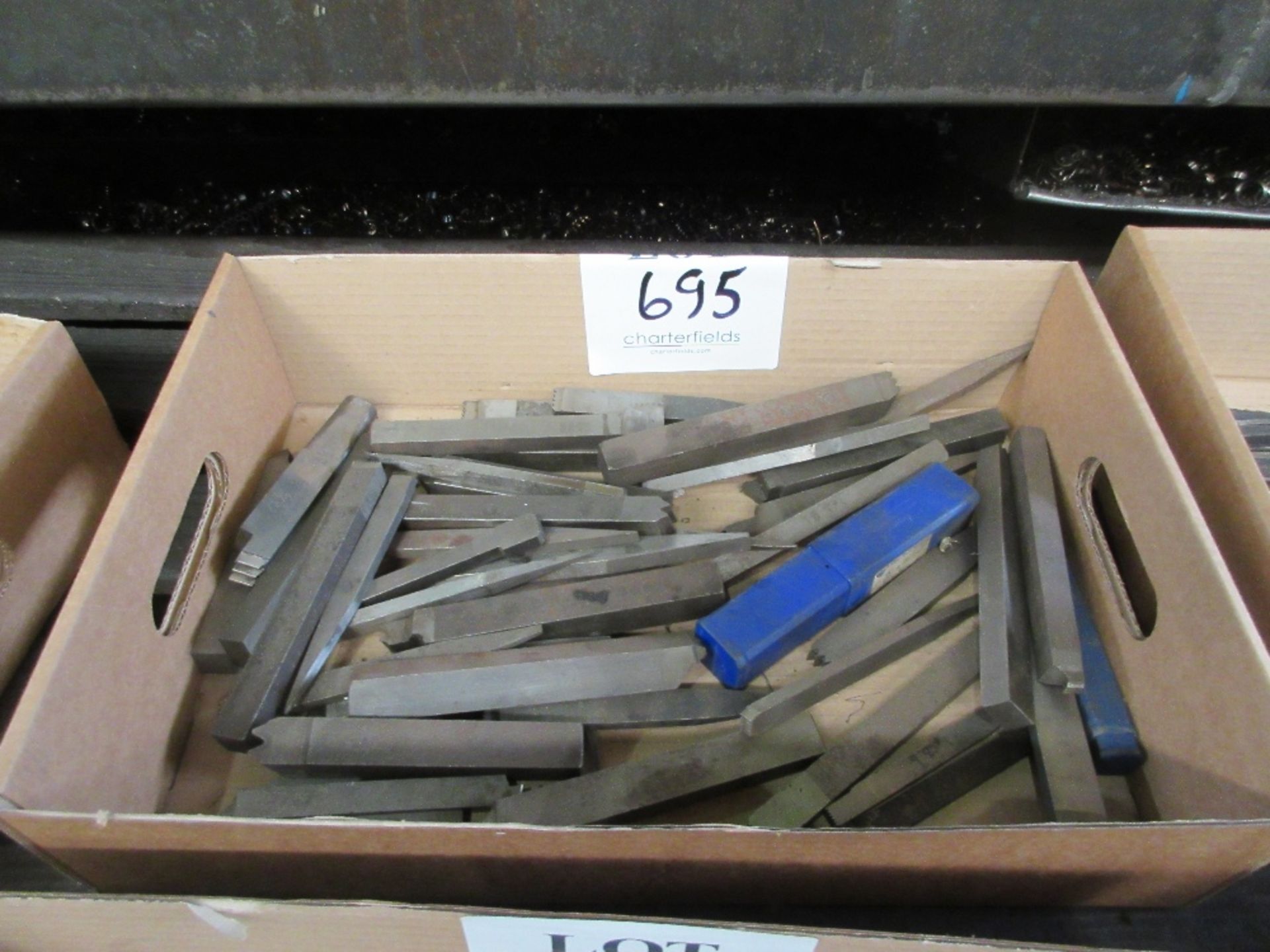 Box of various external thread chasers