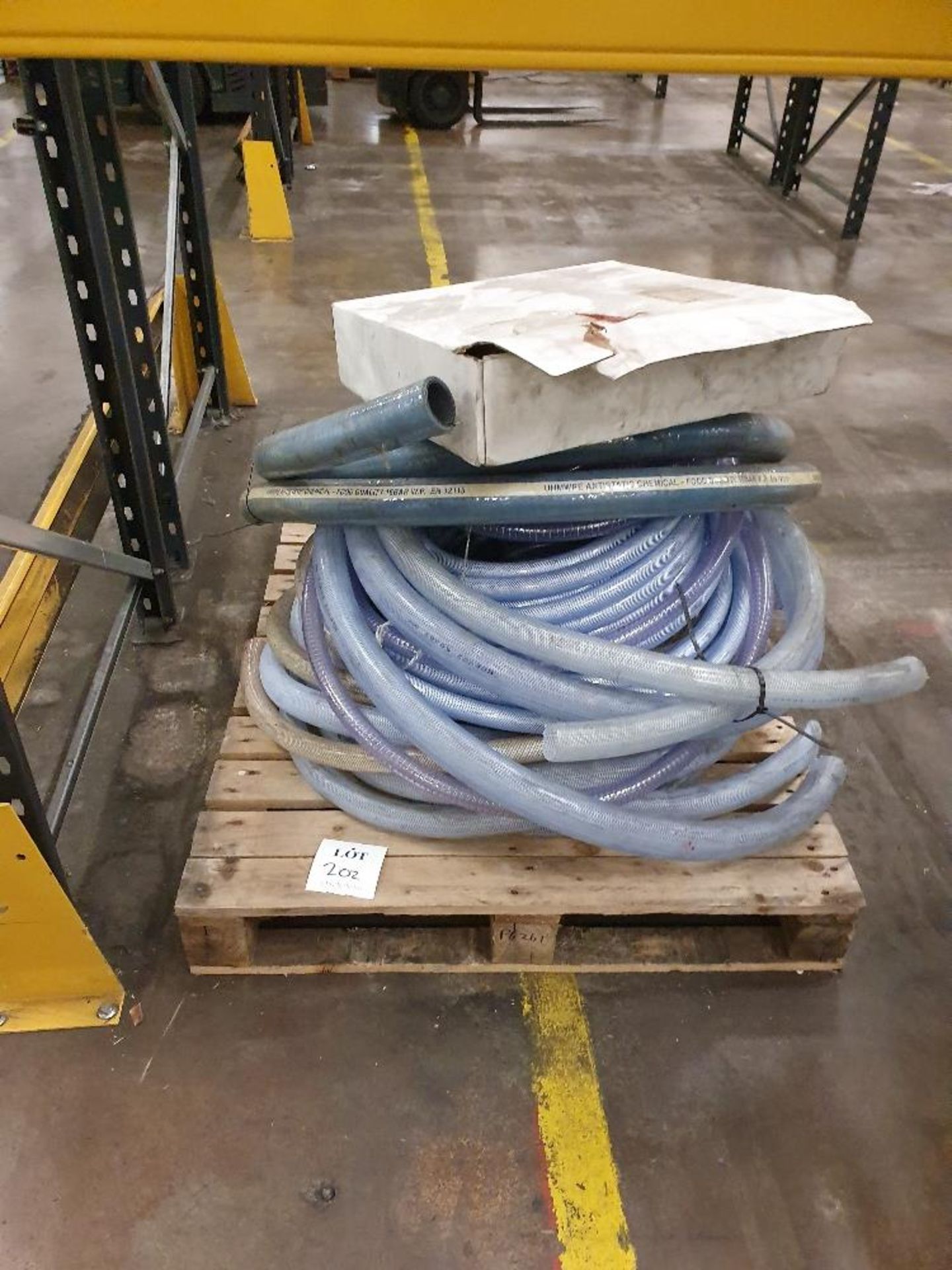 Pallet of assorted hoses