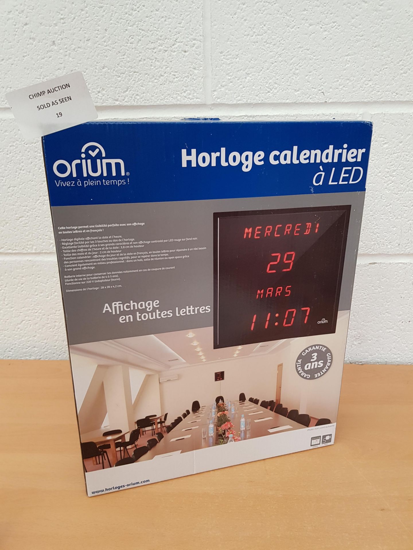 Orium – Horloge à Date Digital Clock RRP £199.99.