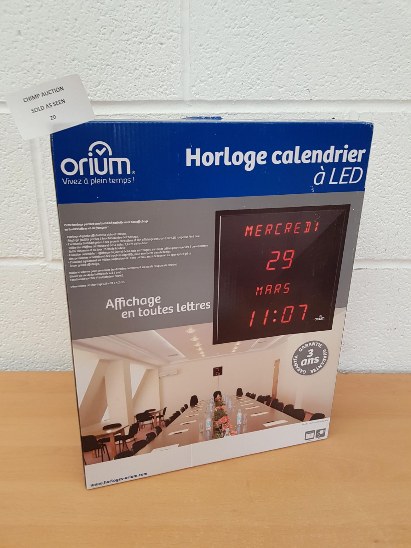 Orium – Horloge à Date Digital Clock RRP £199.99.