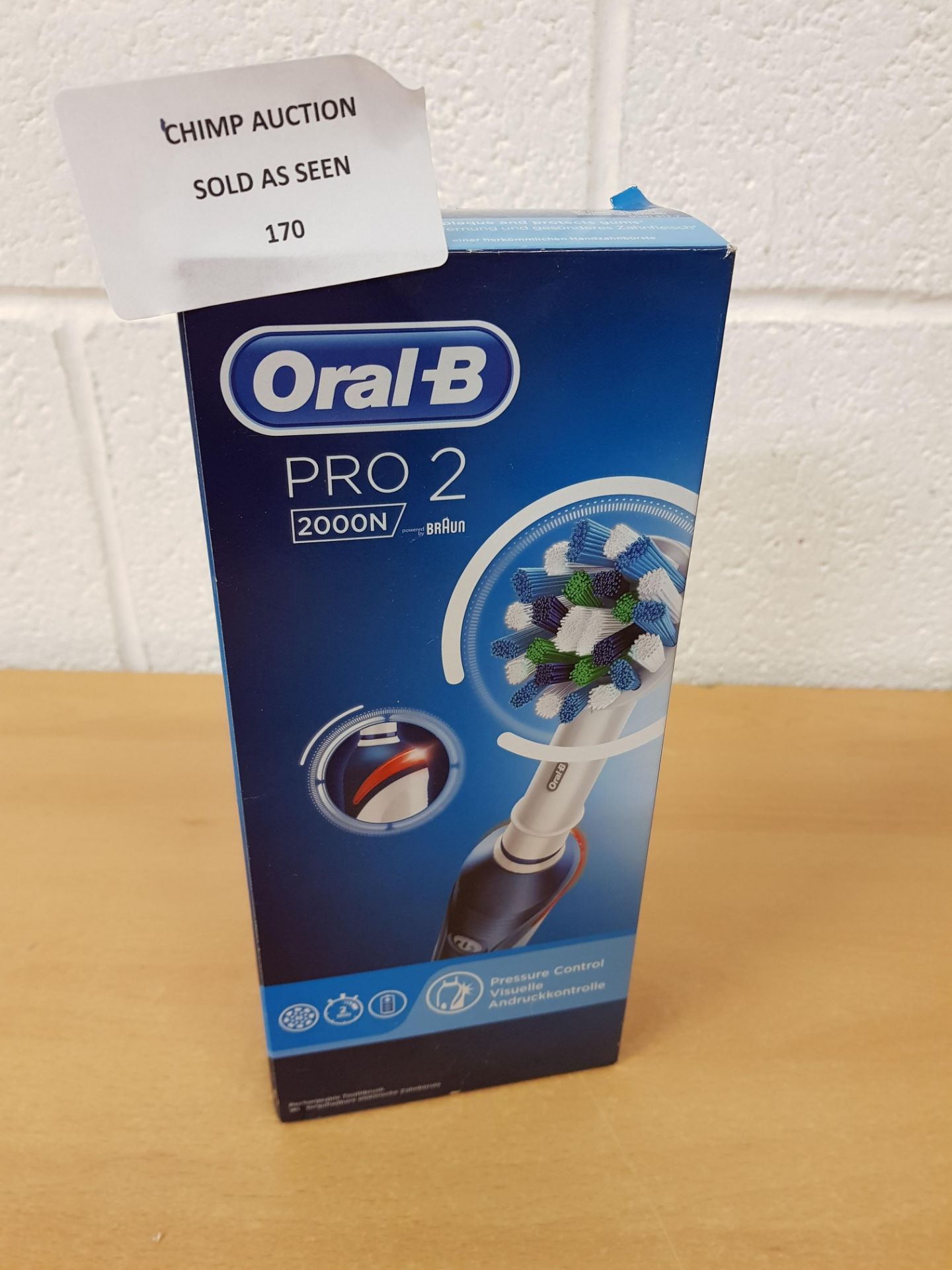 Oral-B Braun Pro 2 2000 electric toothbrush