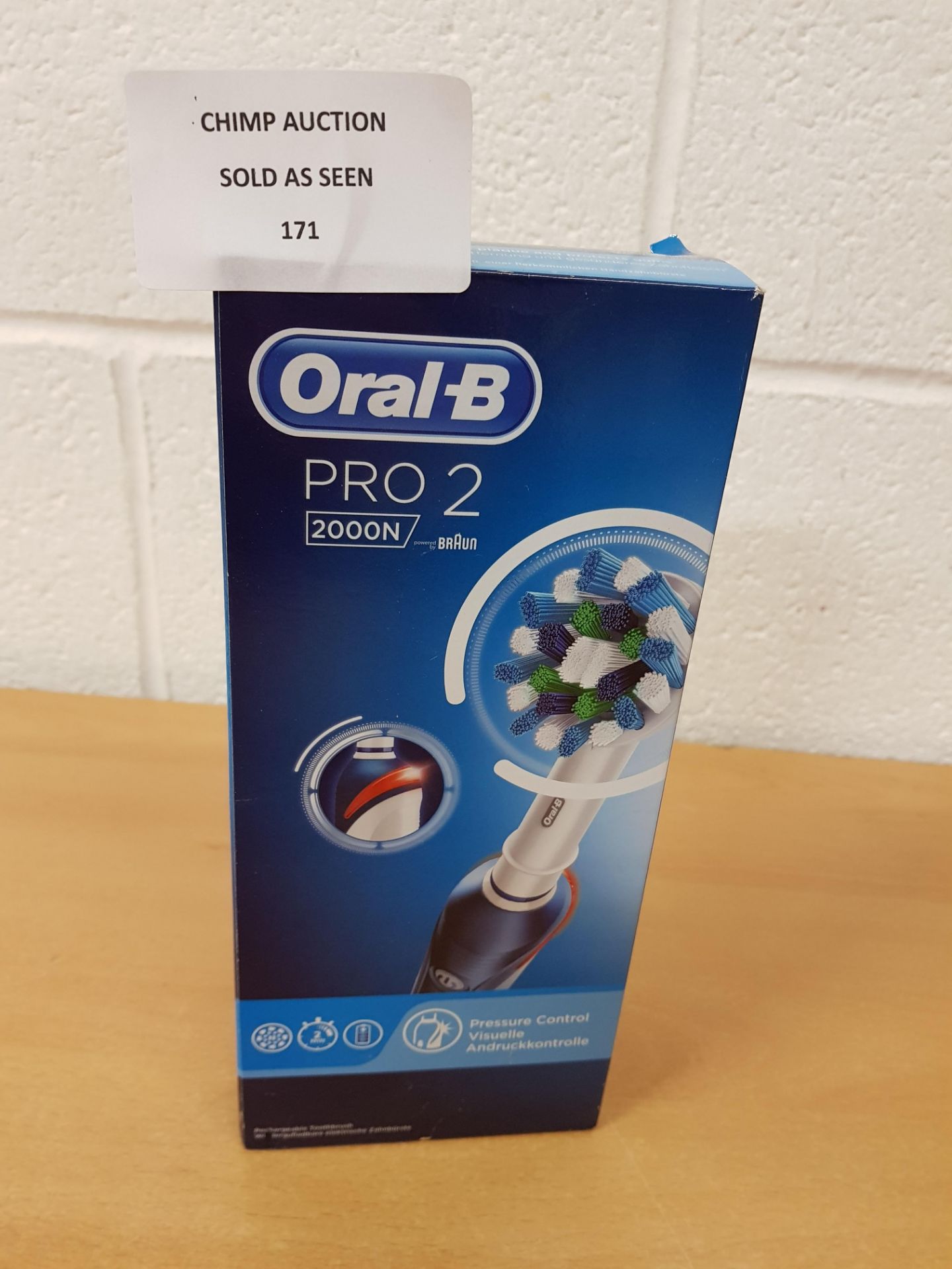 Oral-B Braun Pro 2 2000 electric toothbrush