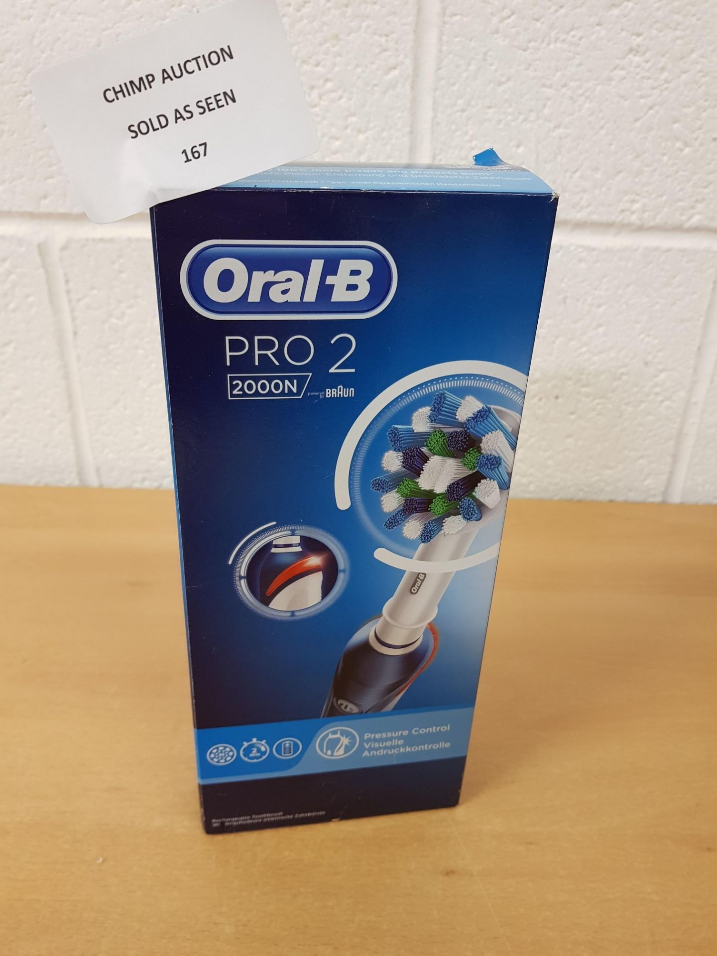 Oral-B Braun Pro 2 2000 electric toothbrush