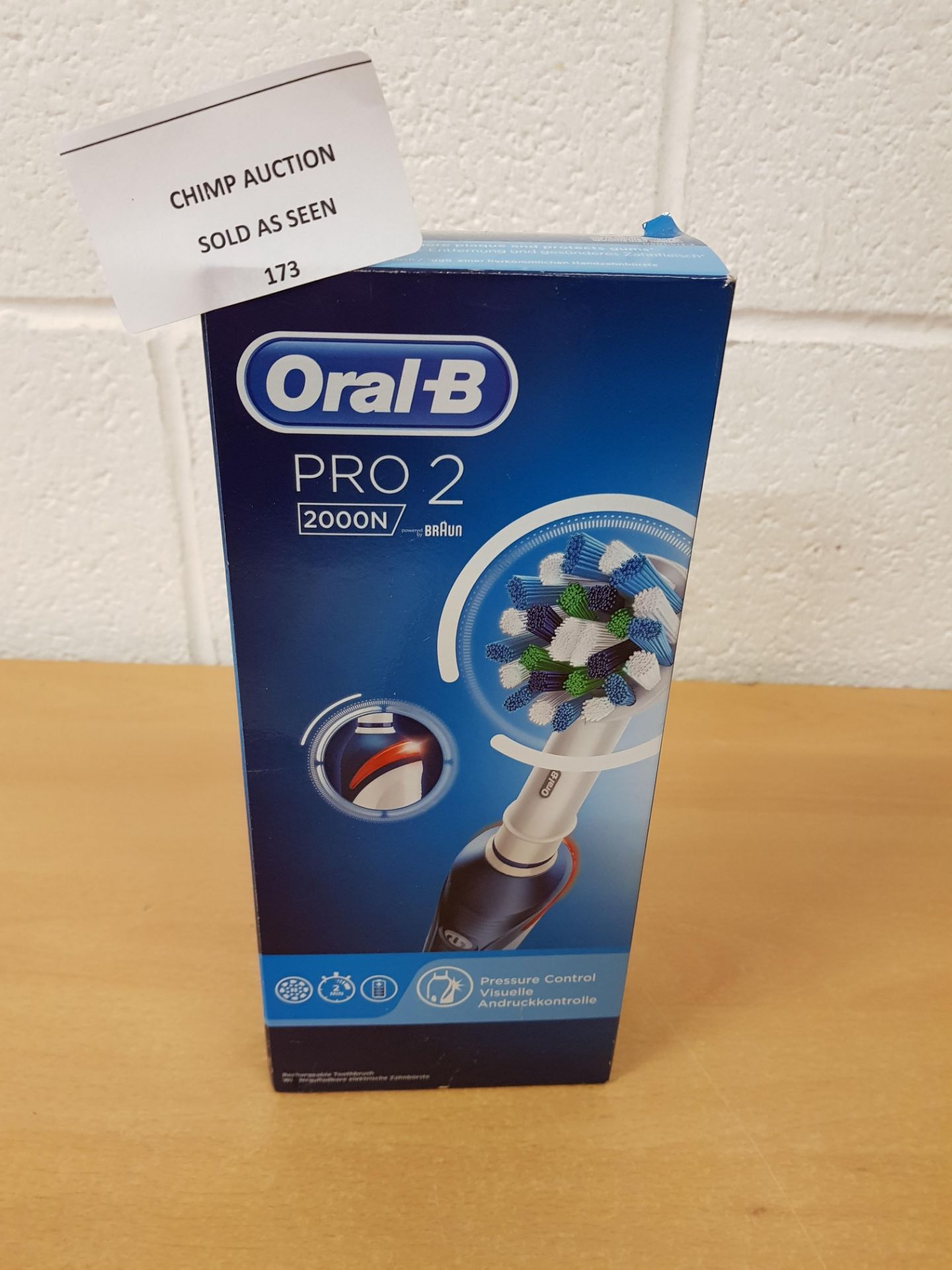 Oral-B Braun Pro 2 2000 electric toothbrush