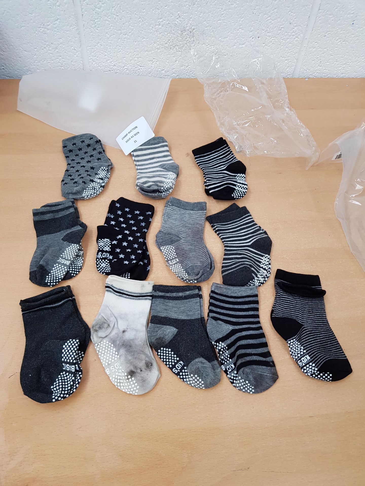 Joblot of mixed kids Socks / water damaged