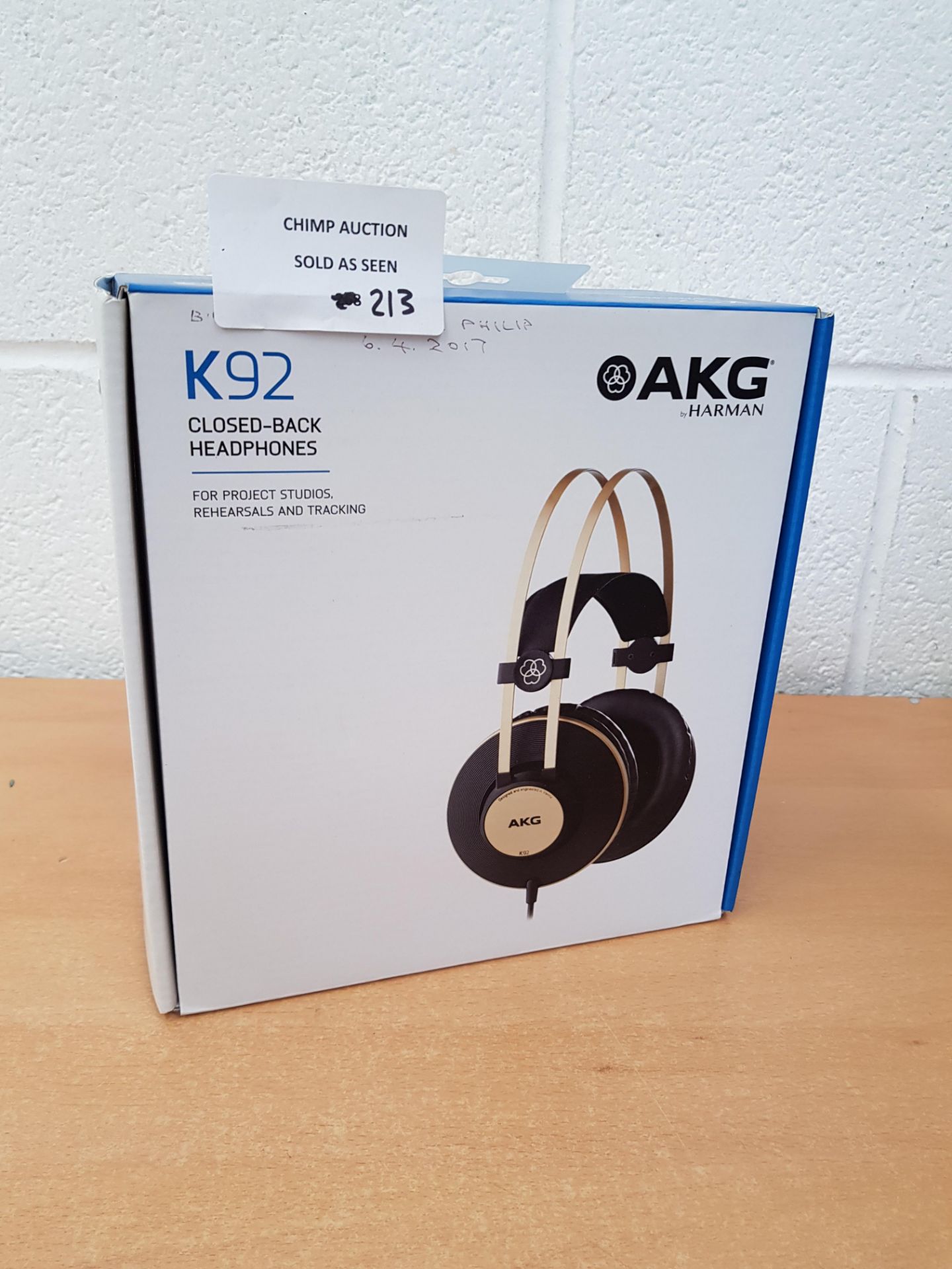 AKG K92 HIGH PERFORMANCE CLOSED-BACK MONITORING HEADPHONES