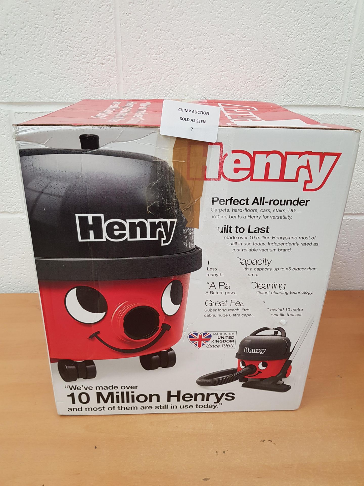 Henry HVR 160-11 Bagged Cylinder Vacuum, 620 W RRP £129.99.