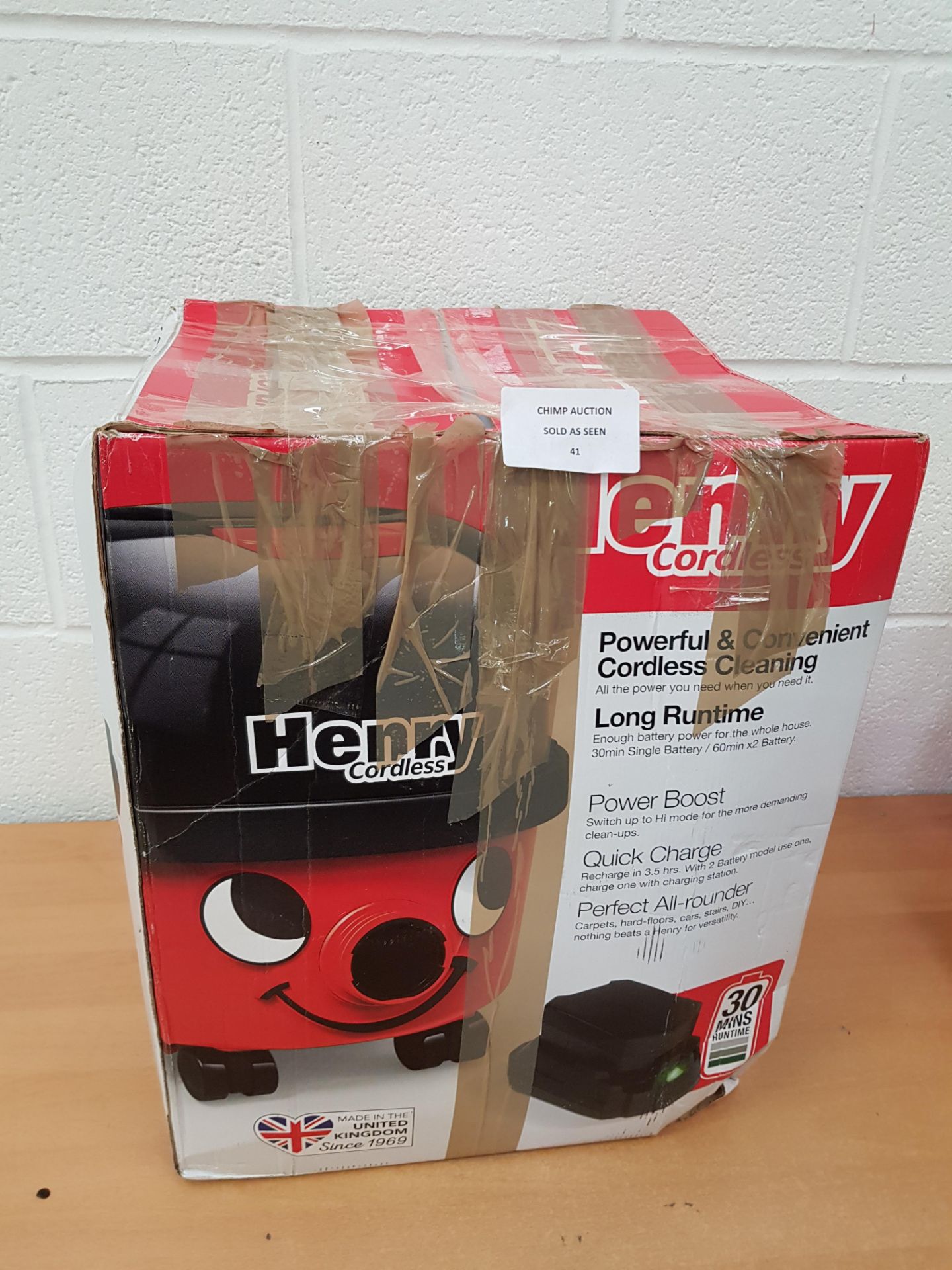 Henry HVR 160-11 Bagged Cylinder Vacuum, 620 W RRP £129.99.