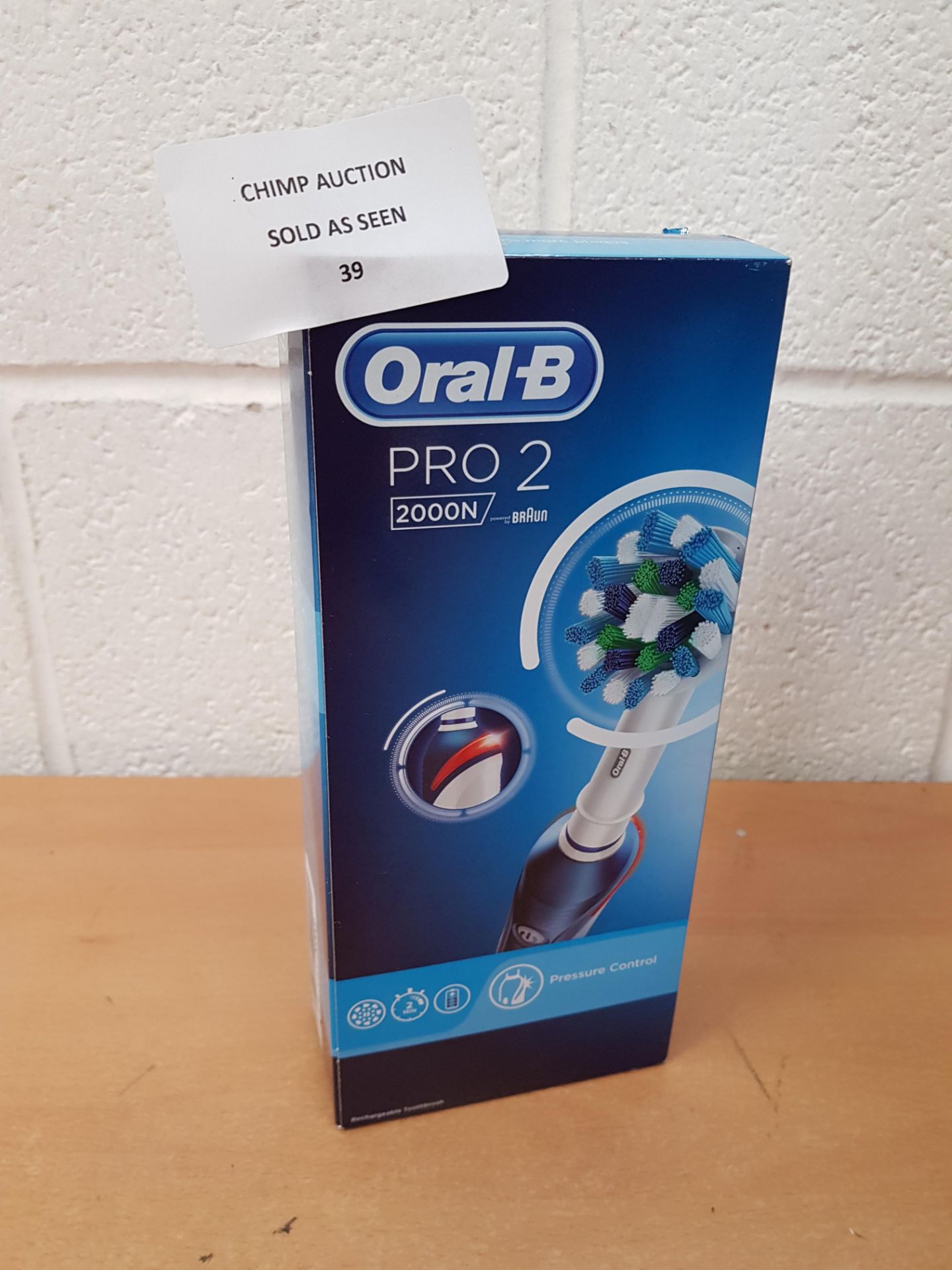 Oral-B Pro 2 2000 electric Toothbrush RRP £79.99.