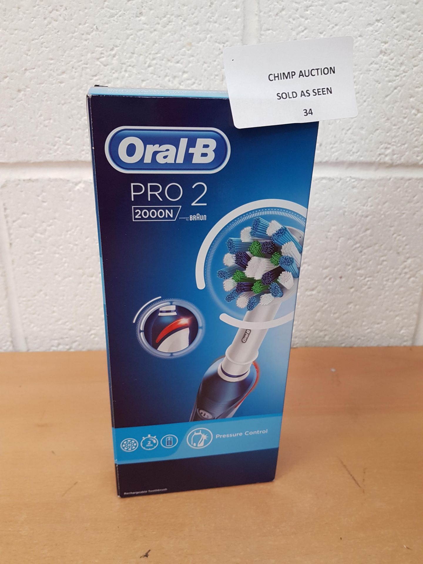 Oral-B Pro 2 2000 electric Toothbrush RRP £79.99.