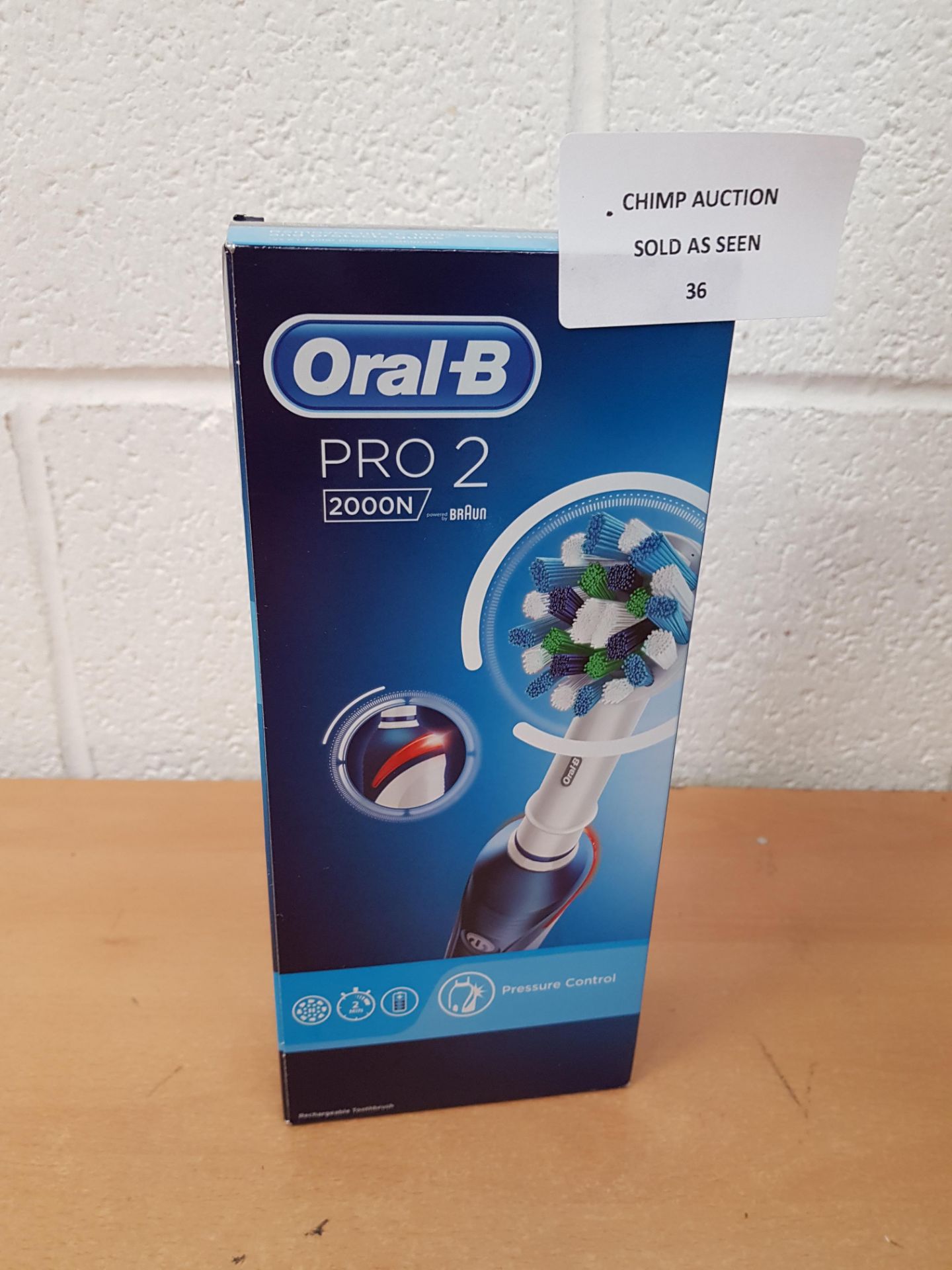 Oral-B Pro 2 2000 electric Toothbrush RRP £79.99.