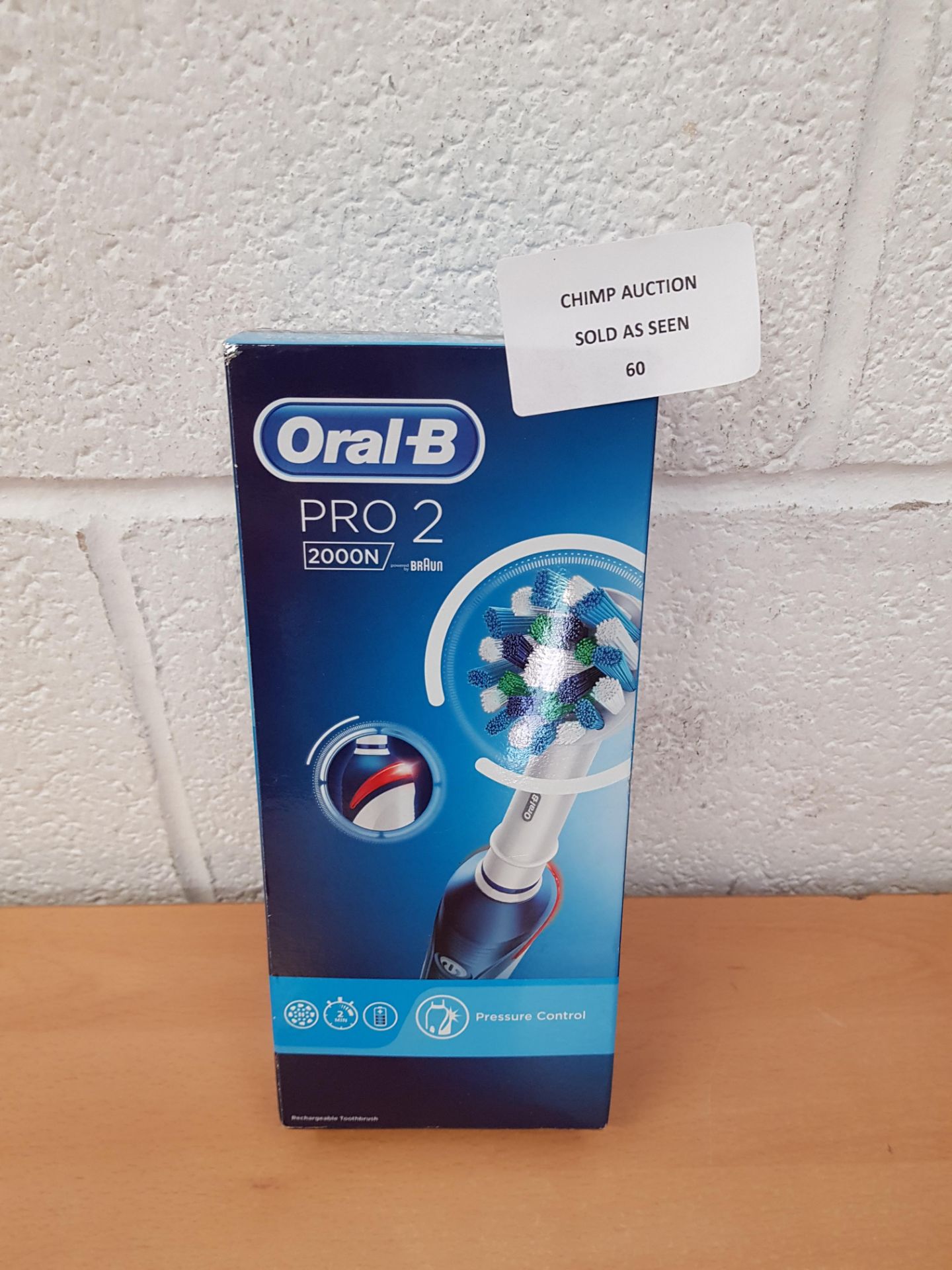 Oral-B Pro 2 2000 electric toothbrush