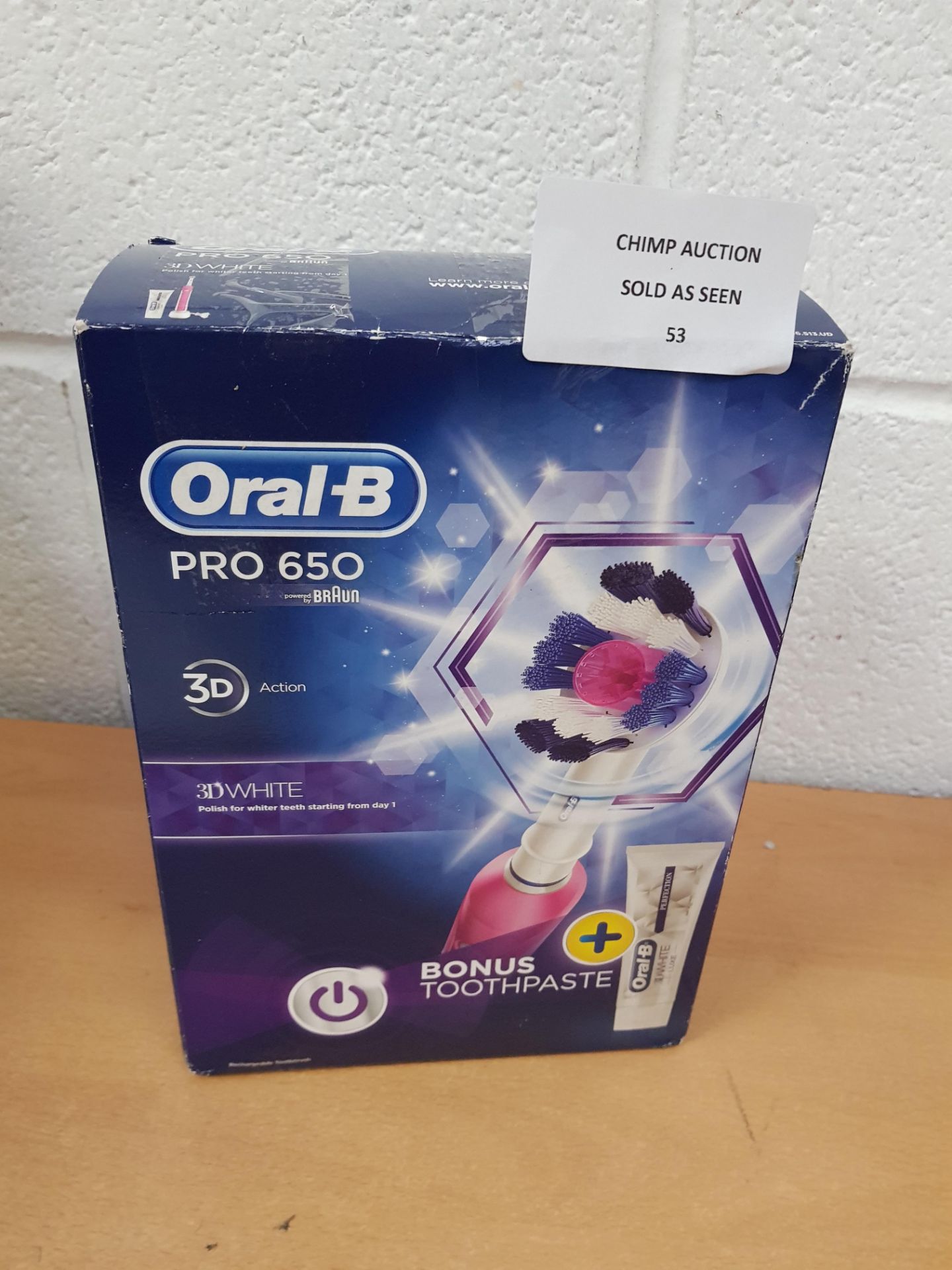 Oral-B Pro 650 3D Action white electric toothbrush bundle