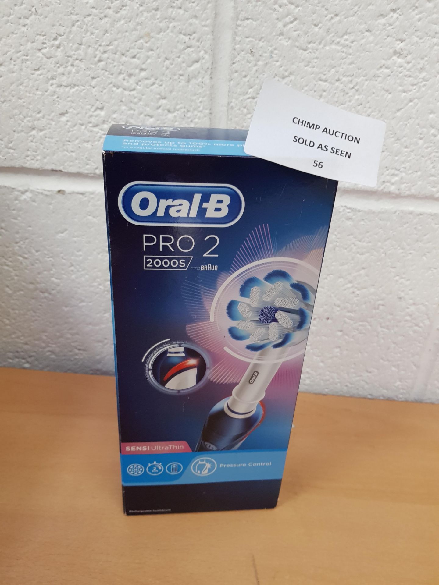 Oral-B Pro 2 2000 electric toothbrush