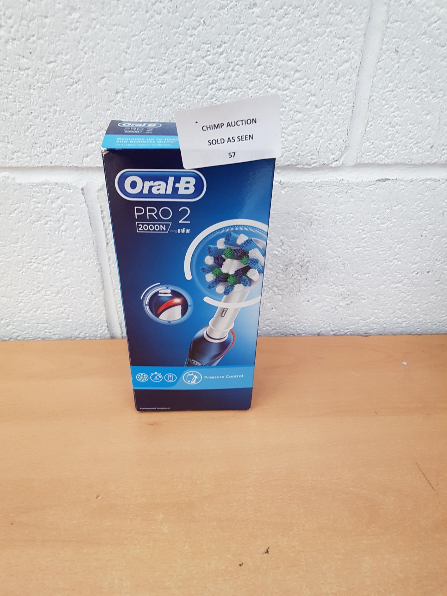 Oral-B Pro 2 2000 electric toothbrush