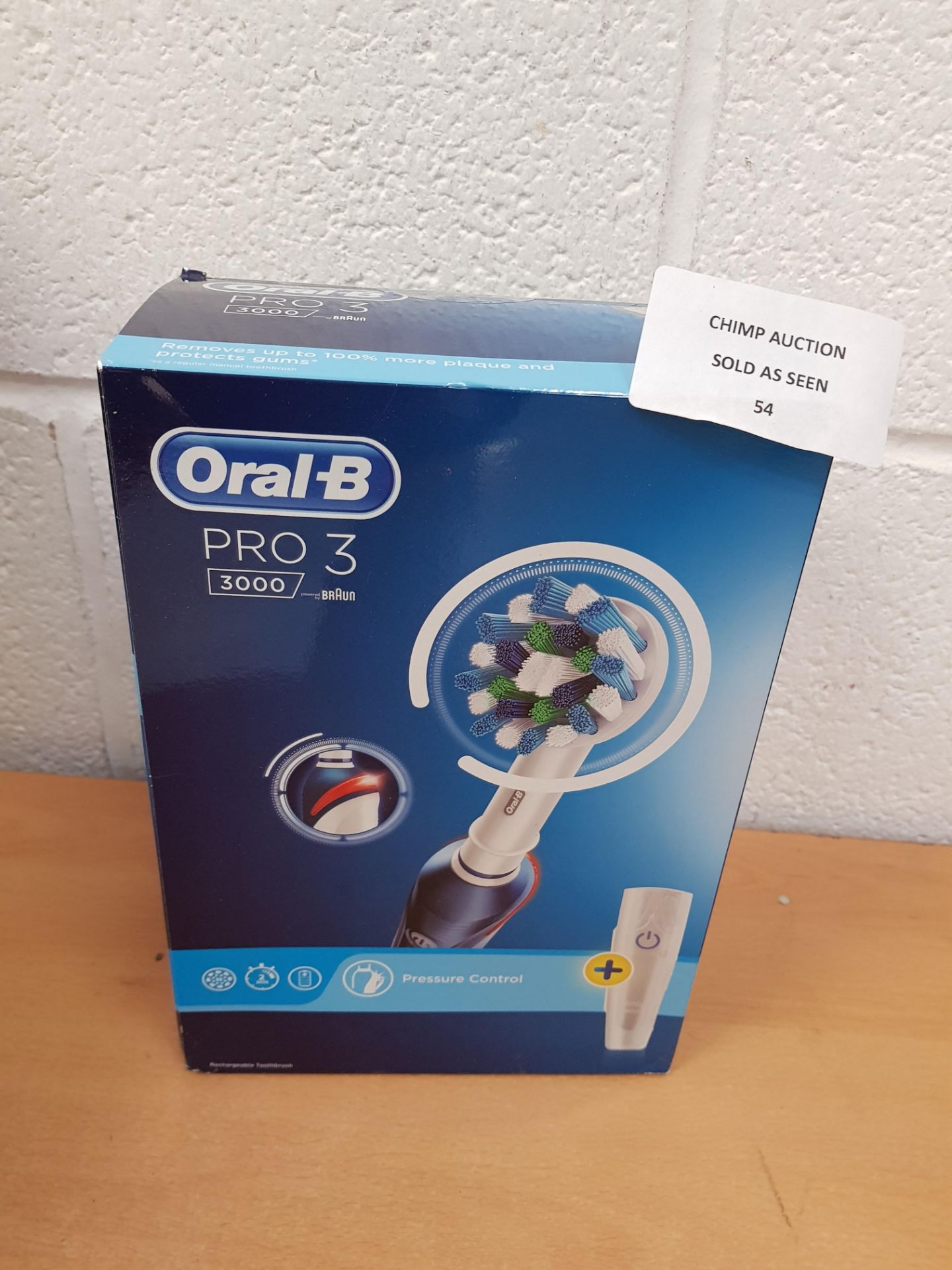 Oral-B Pro 3 3000 electric toothbrush bundle