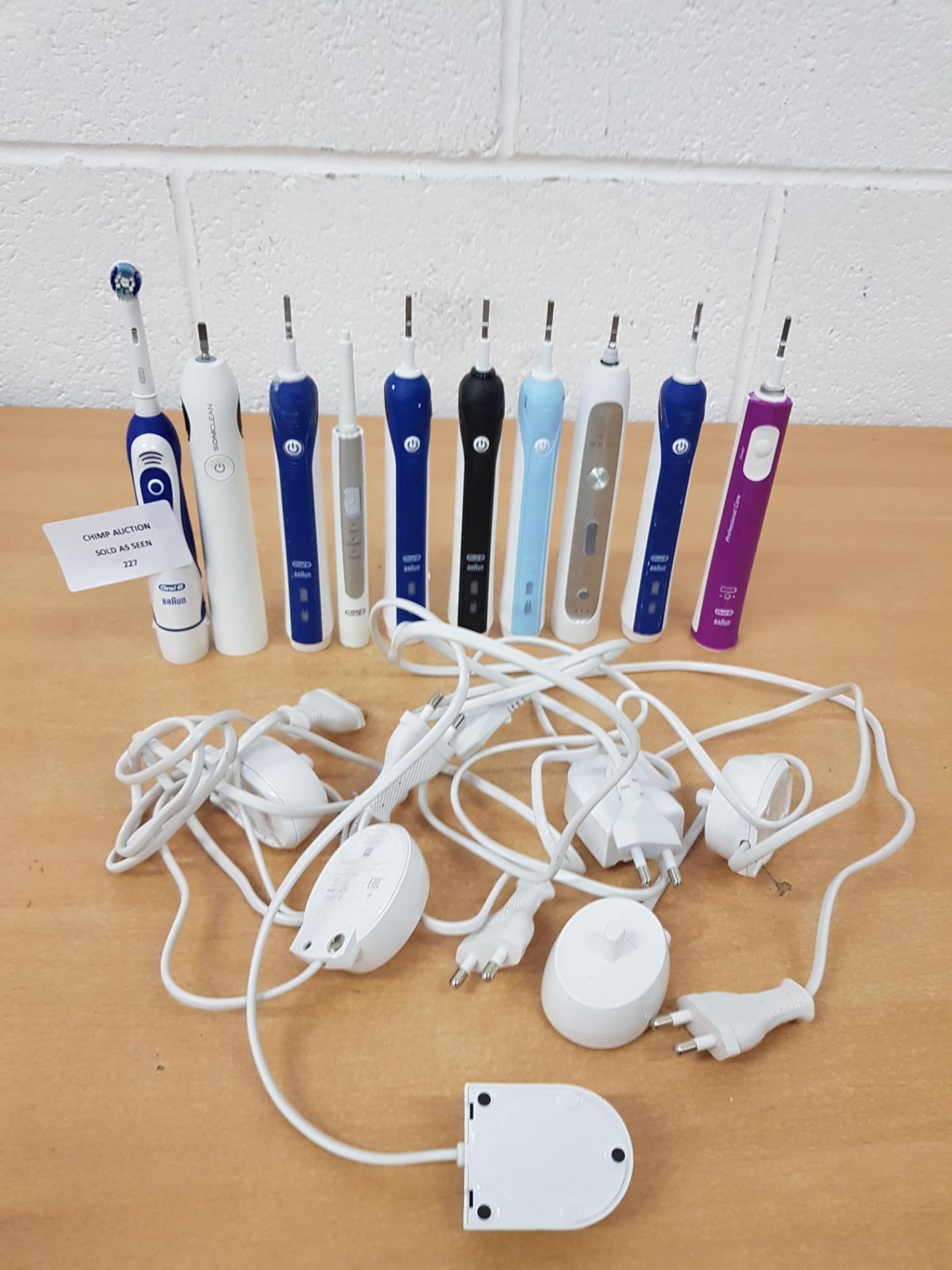 Joblot of 10x Mixed Braun Oral-B electric Toothbrushes
