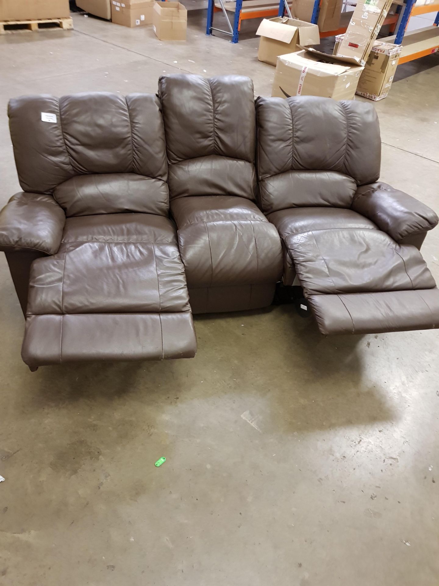 3 seater leather reclining sofa / Brown - Image 2 of 2