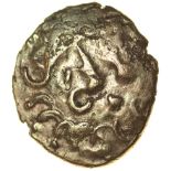 Clacton de Jersey. Curved Exergue. c.50-40 BC. Celtic gold quarter stater. 13mm. 1.39g.