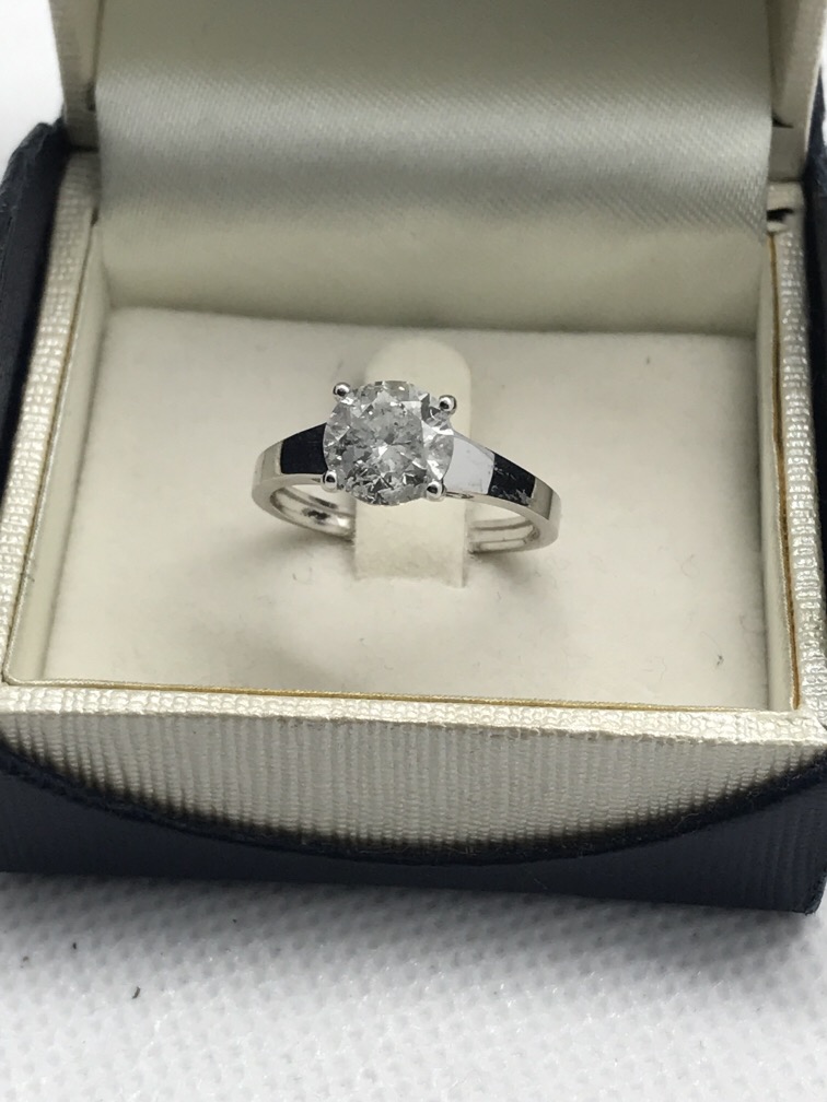 1.72ct DIAMOND SOLITAIRE RING SET IN WHITE METAL MARKED 750 - Image 2 of 2