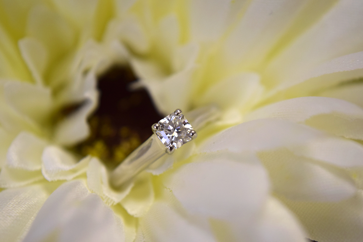 Tiffany and Co - Radiant Cut Diamond Ring - Image 4 of 5