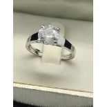 1.60ct DIAMOND SOLITAIRE RING SET IN WHITE METAL MARKED 750