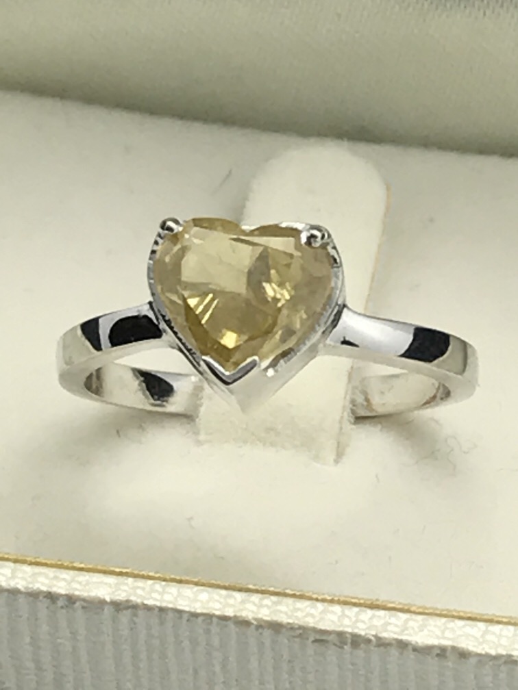 2.00ct YELLOW DIAMOND HEART SOLITAIRE RING SET IN WHITE METAL MARKED 750