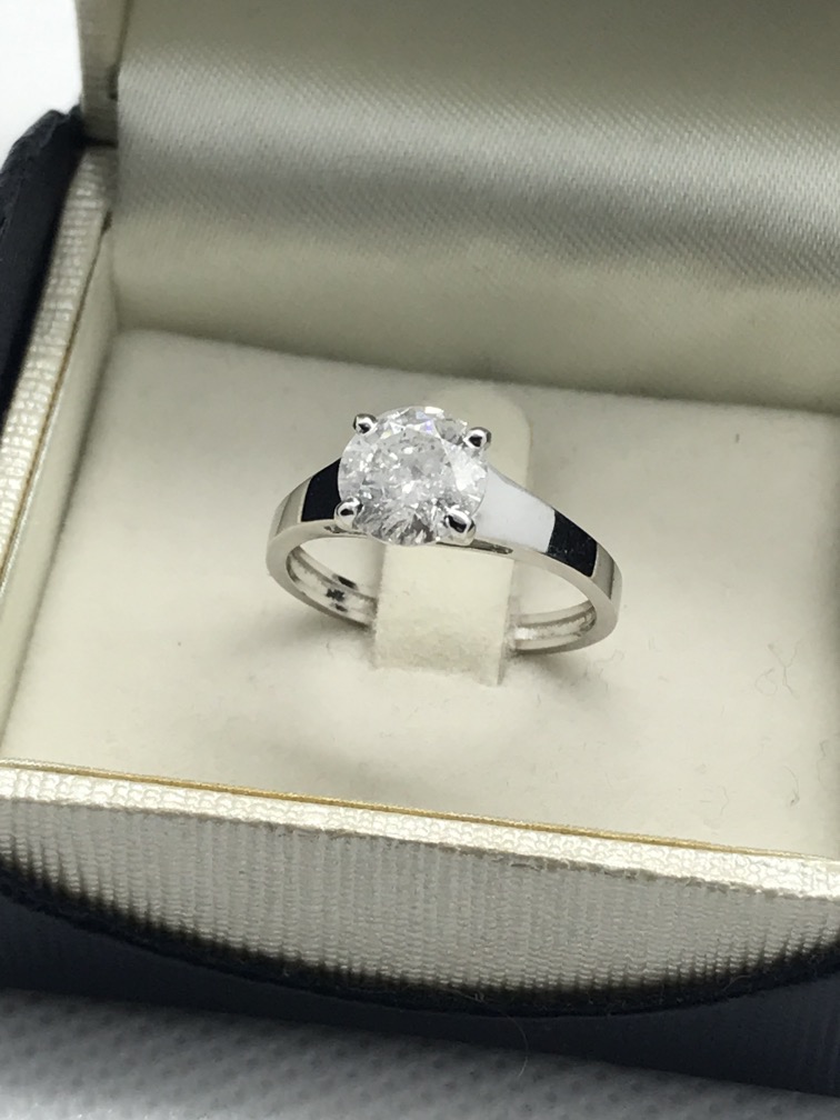 1.51ct DIAMOND SOLITAIRE RING SET IN WHITE METAL MARKED 750